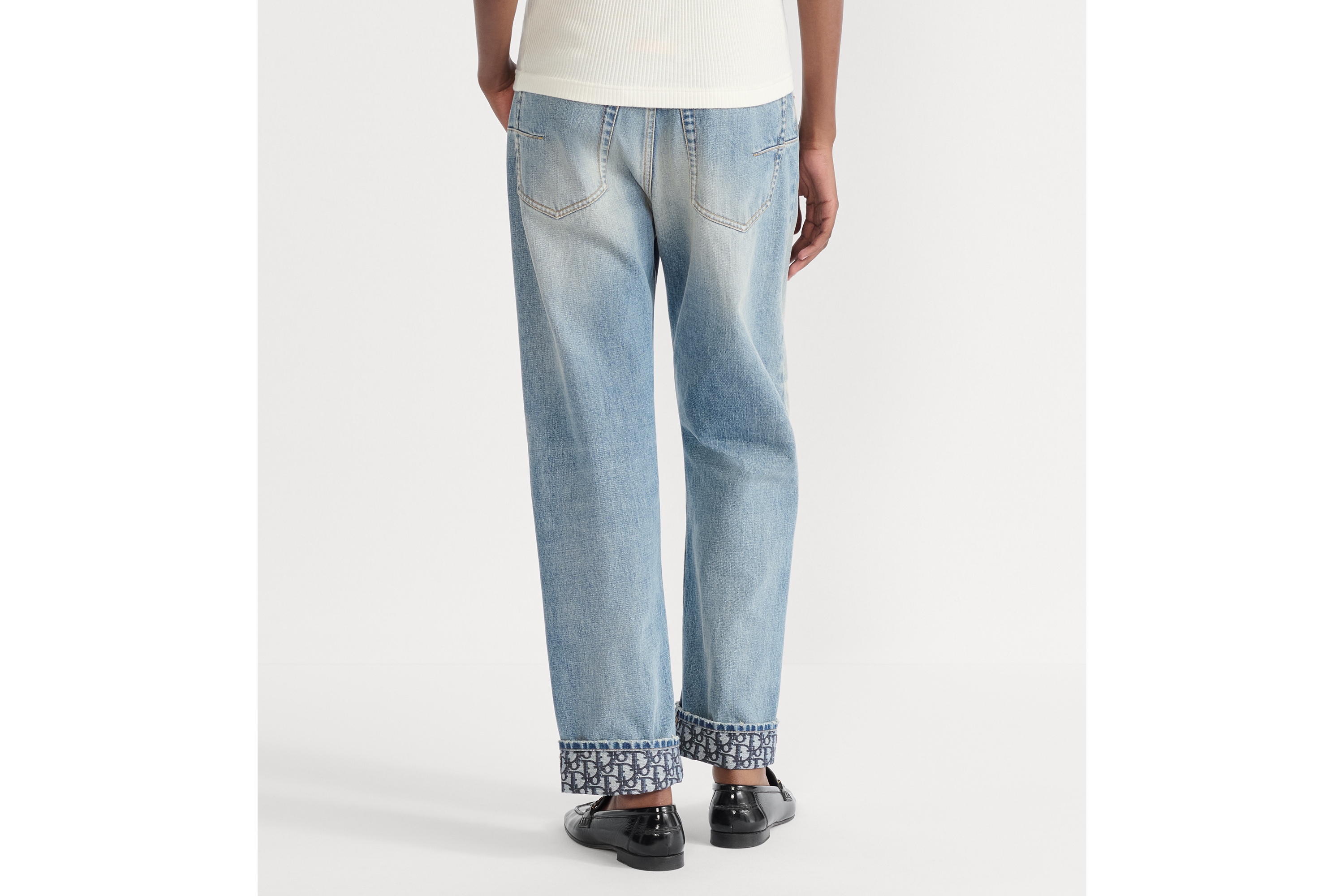 常规版型牛仔裤 蓝色石洗棉质牛仔布 Oblique 印花内部 E16