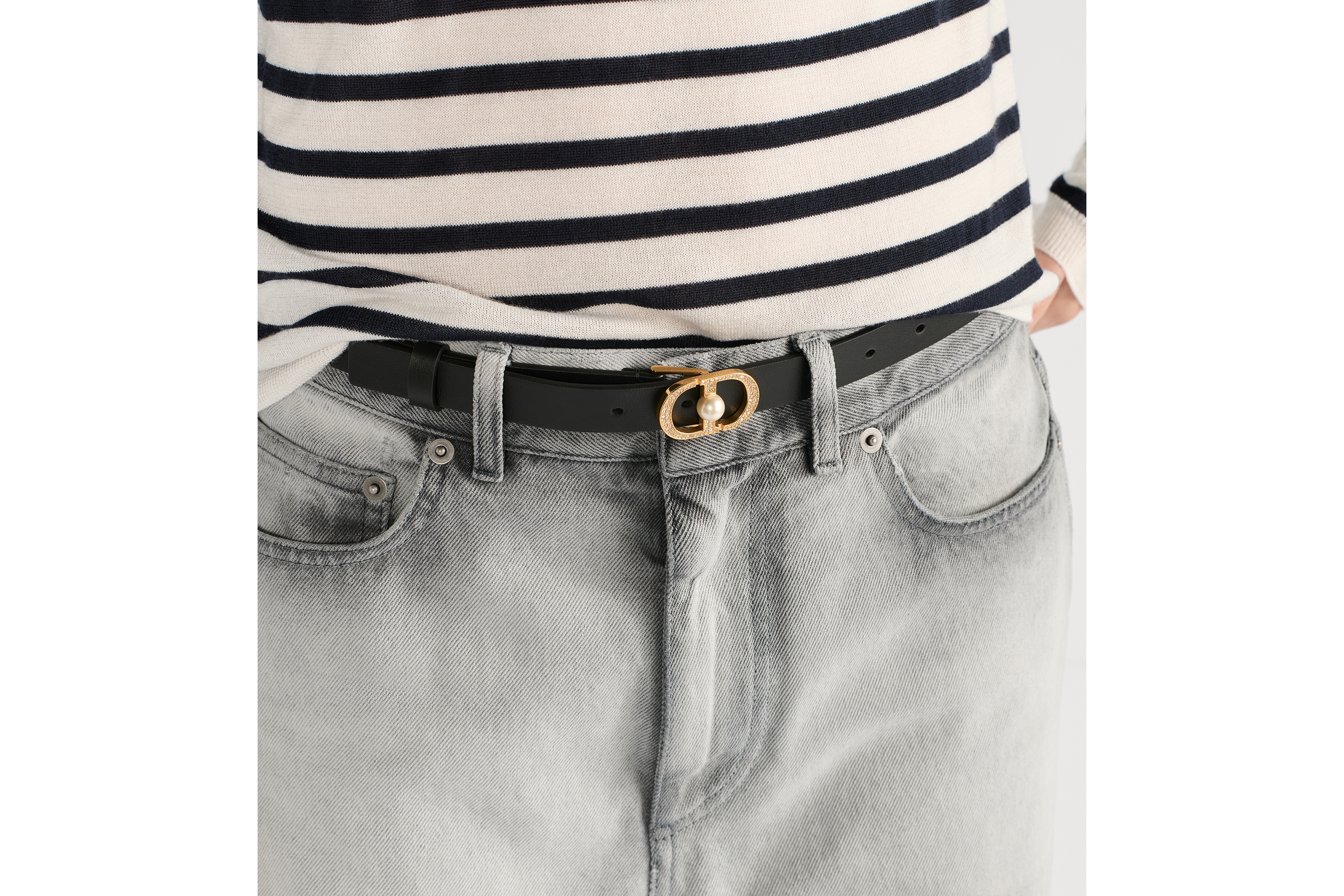 30 Montaigne Jolie 腰带 20 毫米黑色光滑牛皮革、白色树脂珠饰和银色调晶体 E13