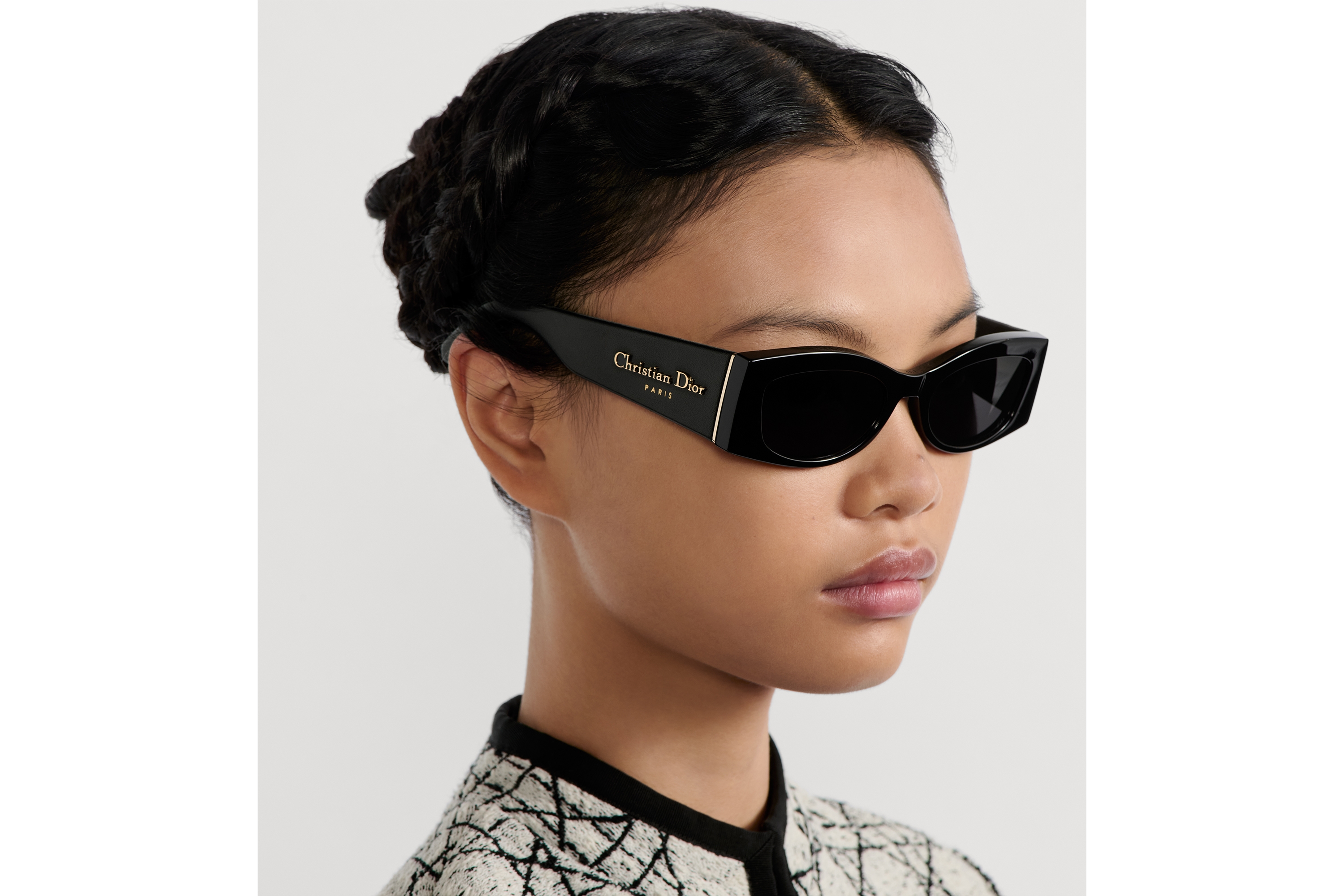 look_image_alt_prefix DiorOmbre S1F 太阳眼镜 黑色方形镜框 E08