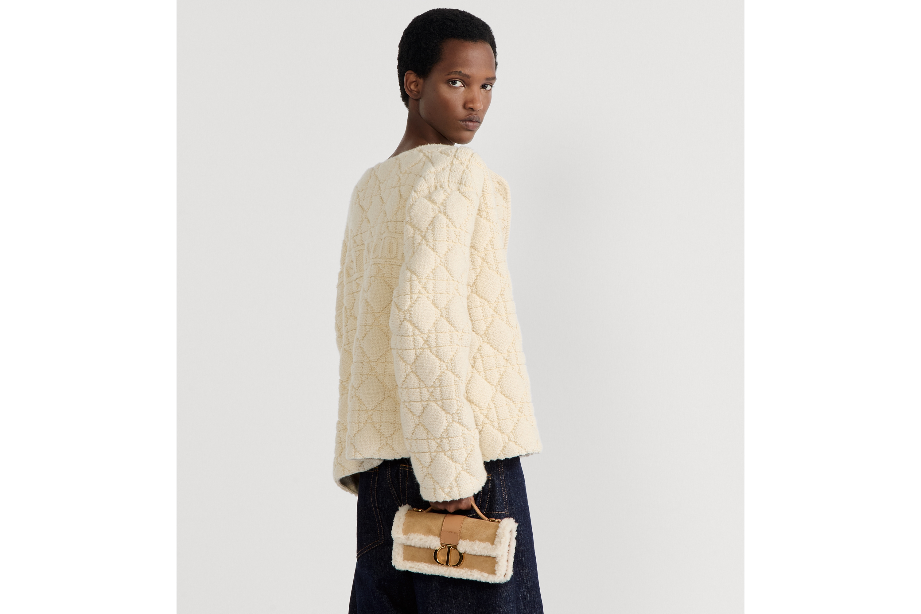 DiorAlps Miss Montaigne 迷你链条手袋 米色绒面牛皮革和米白色绵羊毛 E05