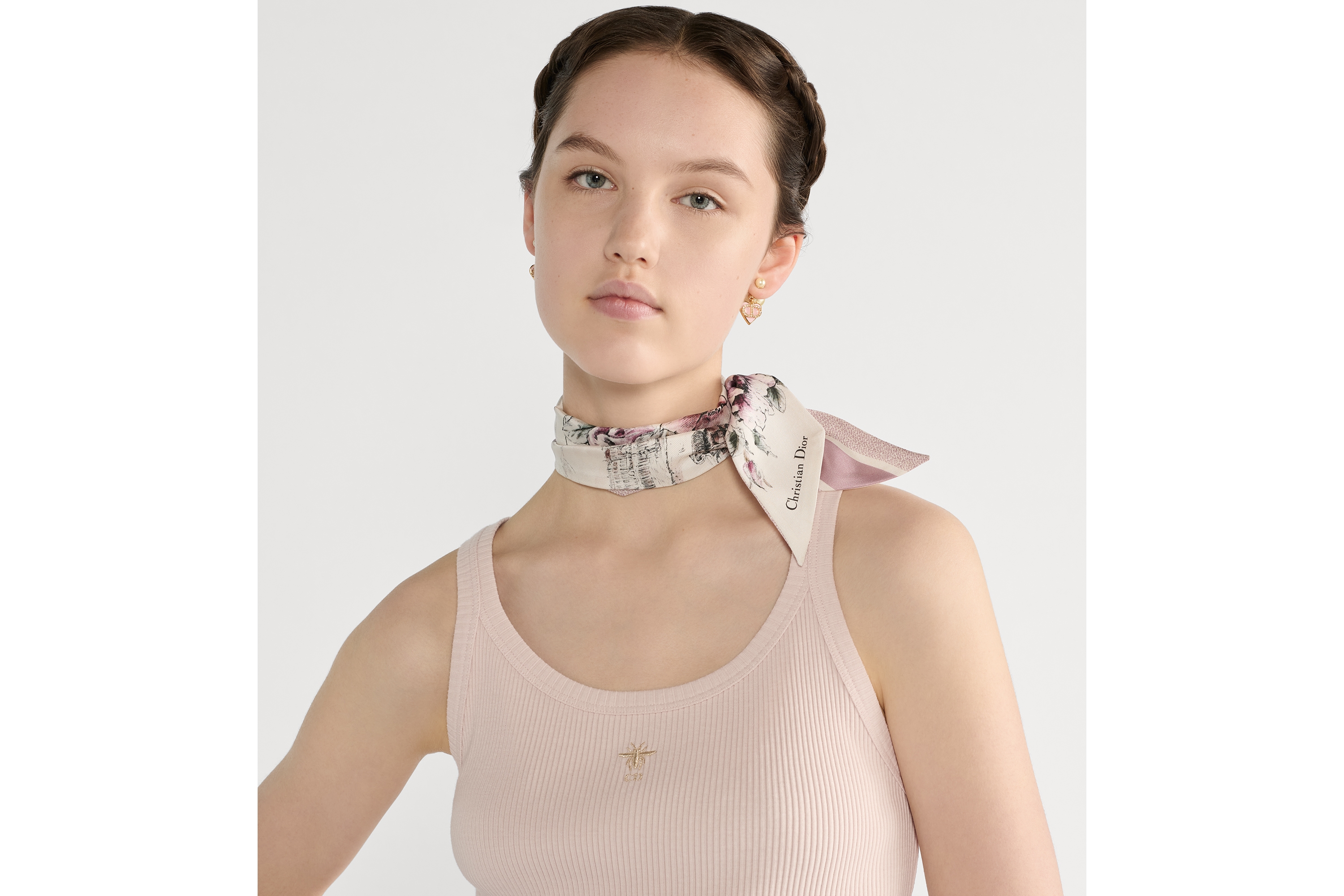 look_image_alt_prefix Mitzah 丝巾 白色和紫色桑蚕丝斜纹面料多色 Souvenir de Rome 图案 E07