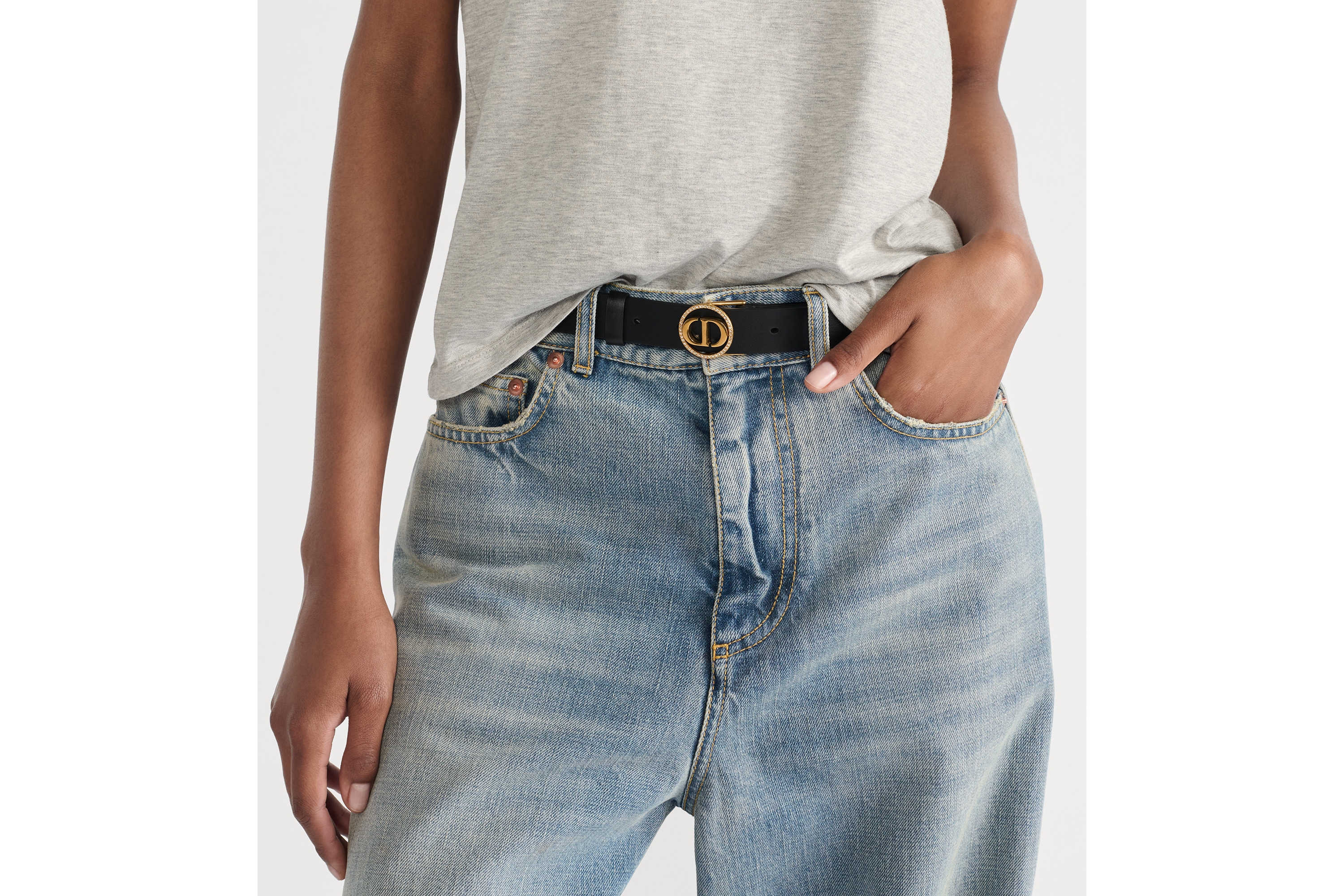 30 Montaigne Circled 腰带 25 毫米黑色光滑牛皮革和银色调晶体 E13