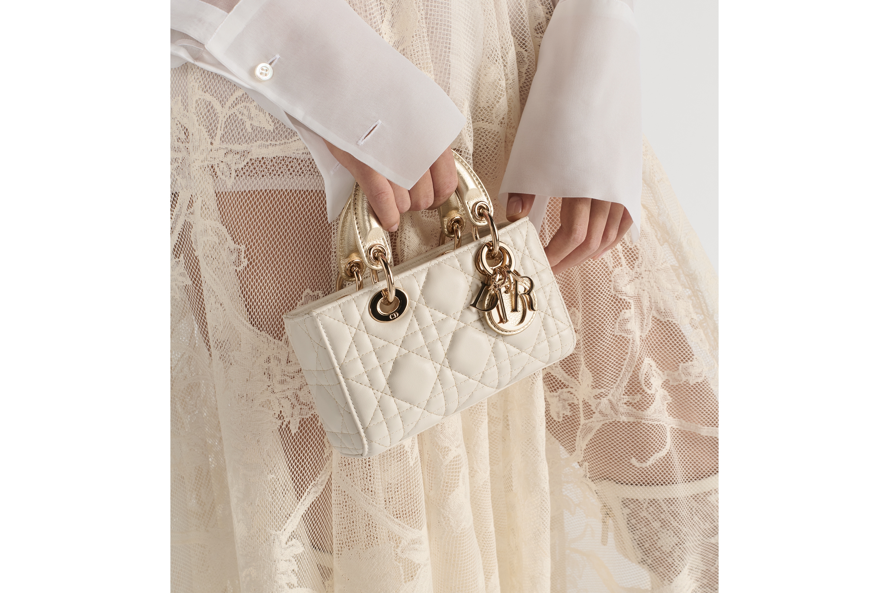 Lady D-Joy 超迷你手袋 金色和白色双色羊皮革藤格纹搭配金属光泽线 E11