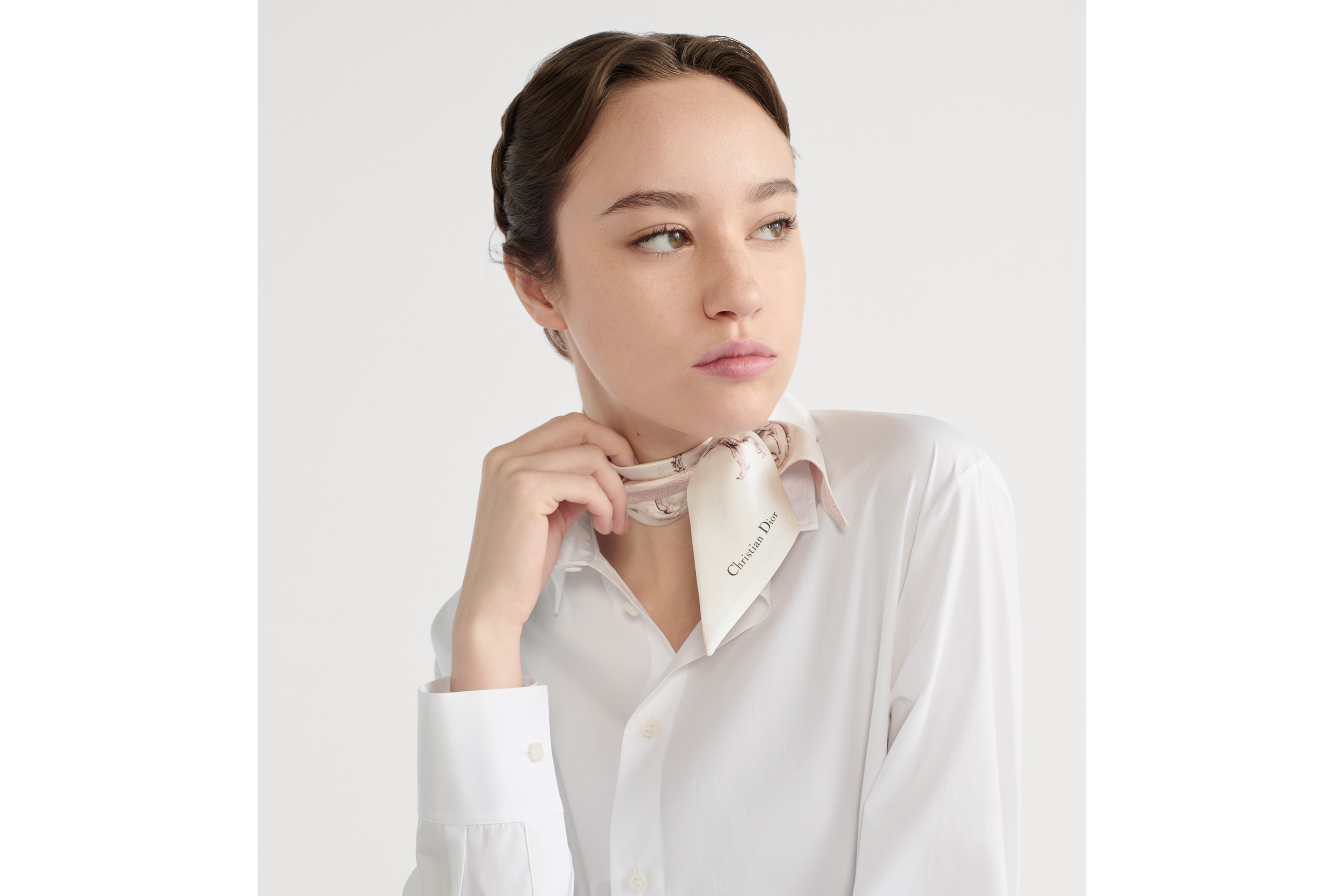 Mitzah 丝巾 白色和粉色桑蚕丝斜纹面料 Dior Alphabet 图案 E08