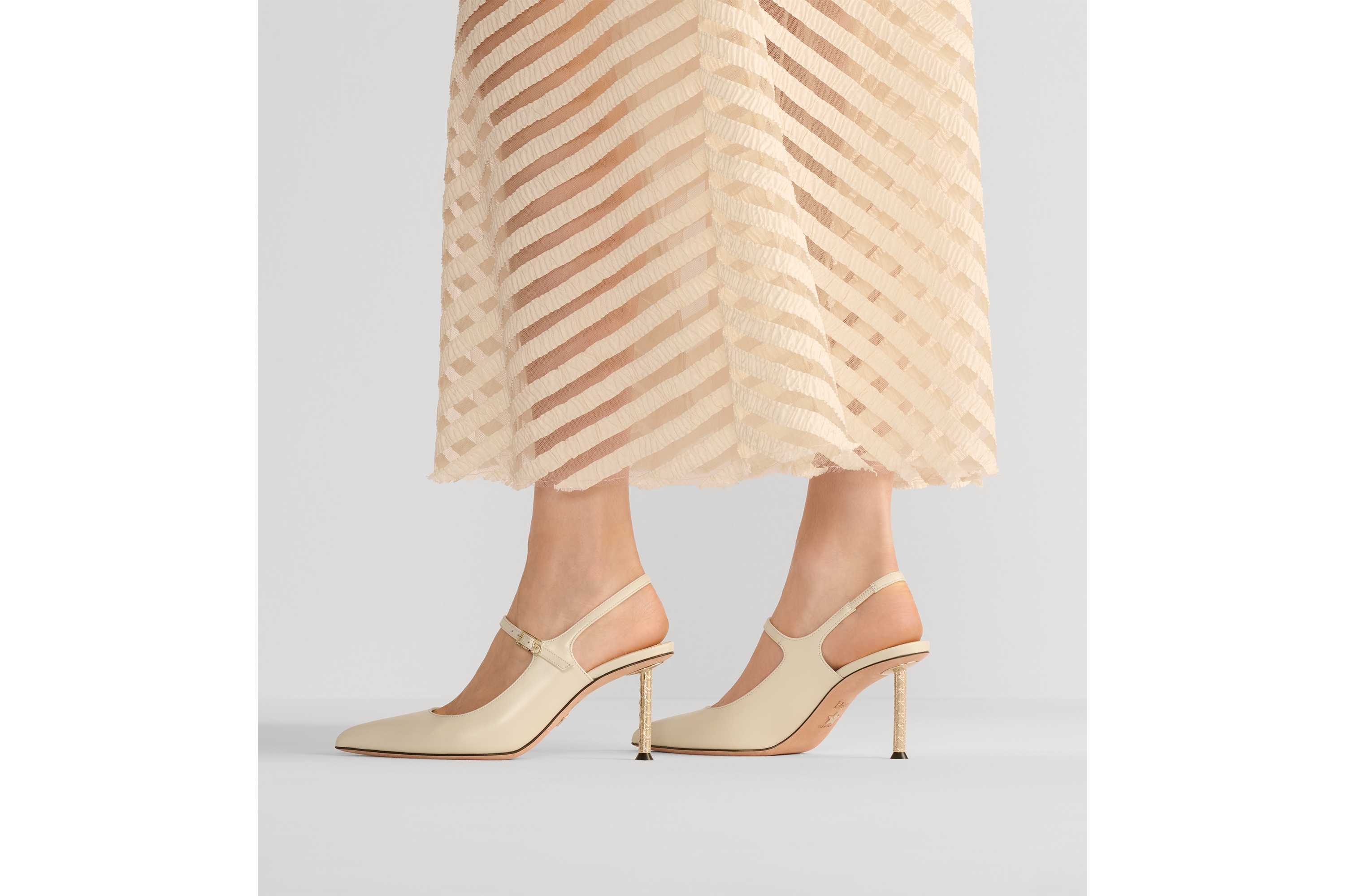 look_image_alt_prefix Dior Icon 露跟高跟鞋 白色柔软牛皮革 E16