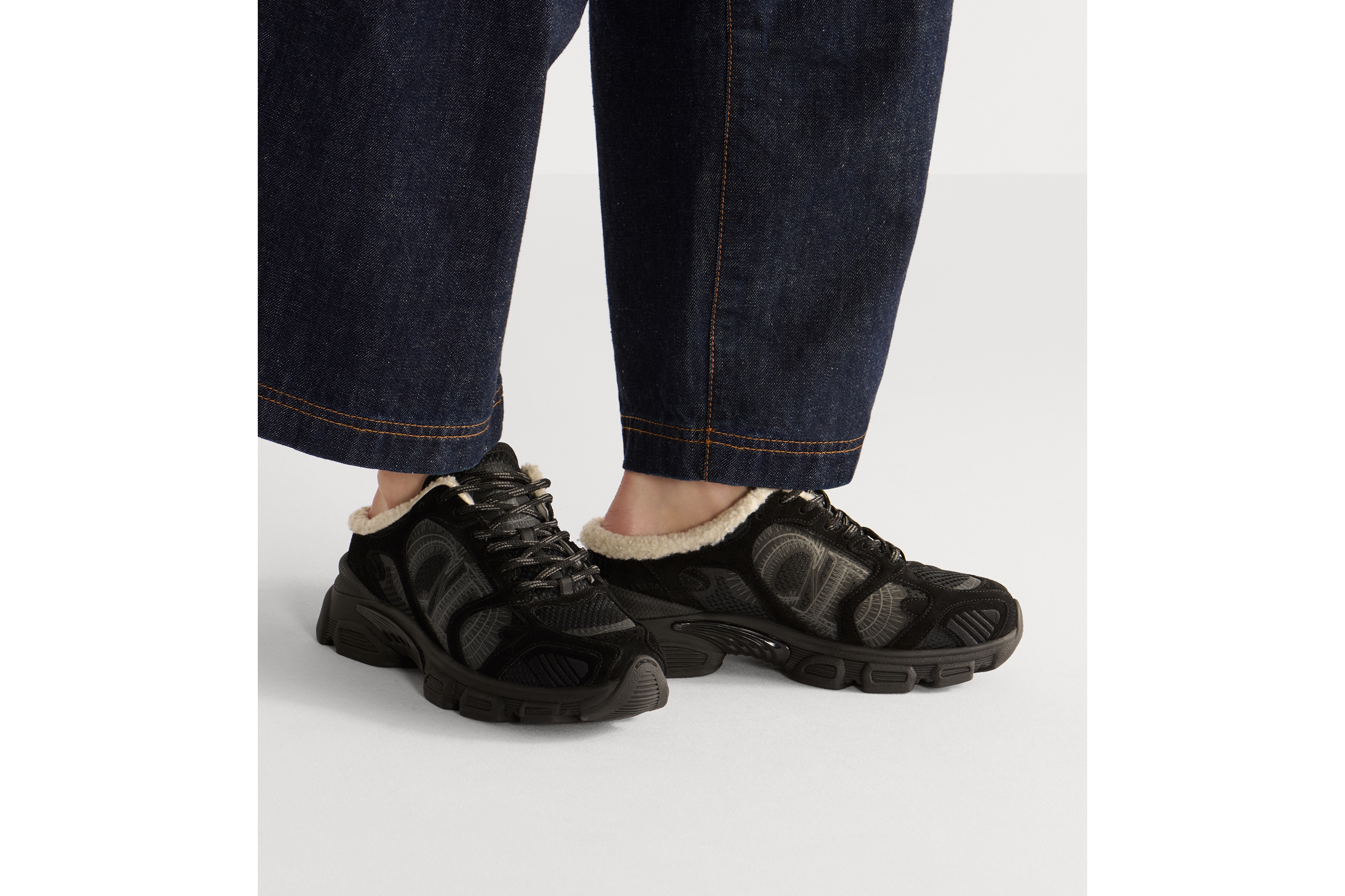 DiorAlps Dior Chrono 运动鞋 黑色网眼织物和绒面牛皮革 E15