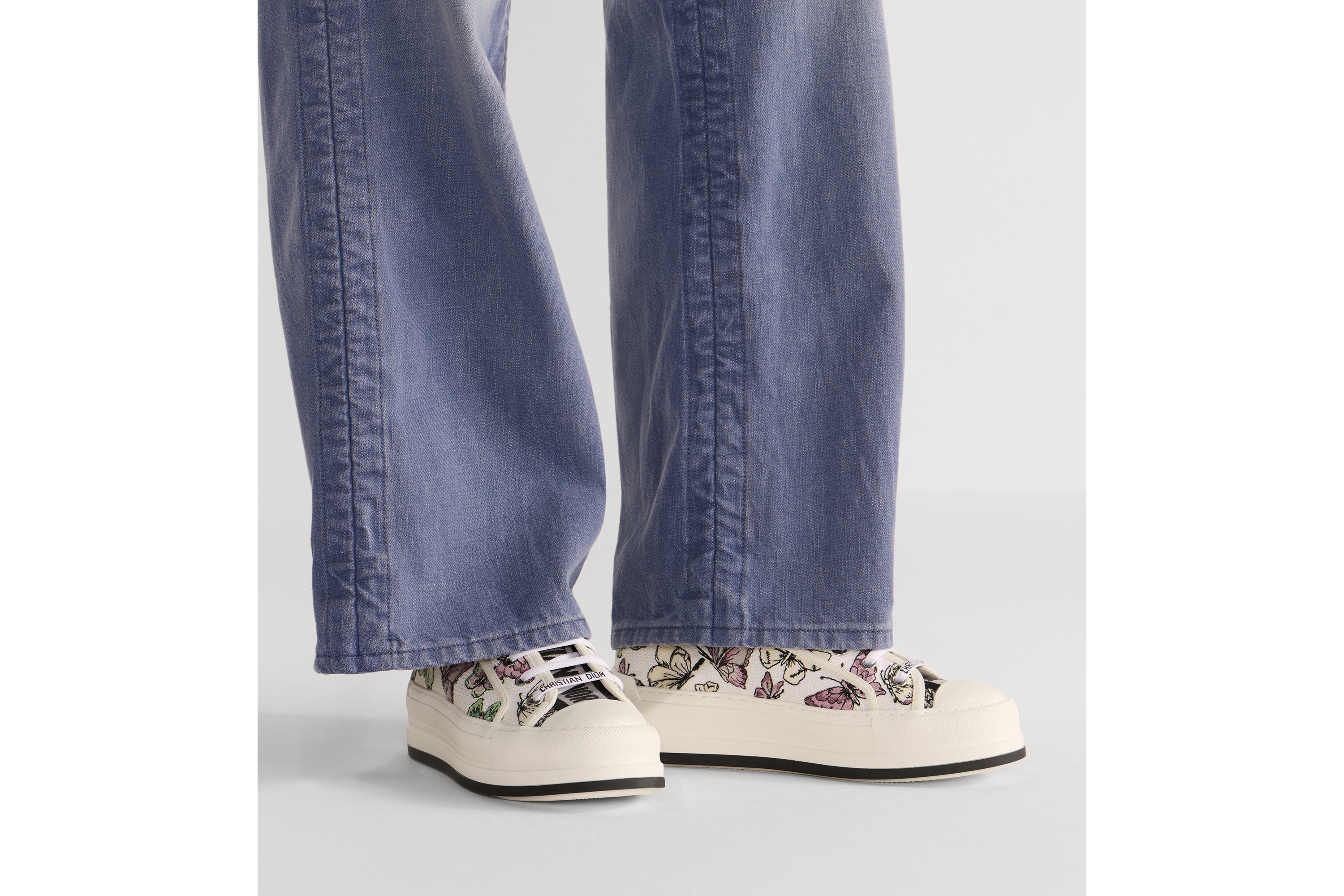 Walk'n'Dior 厚底运动鞋 棉质面料白色和紫色蝴蝶图案刺绣 E14