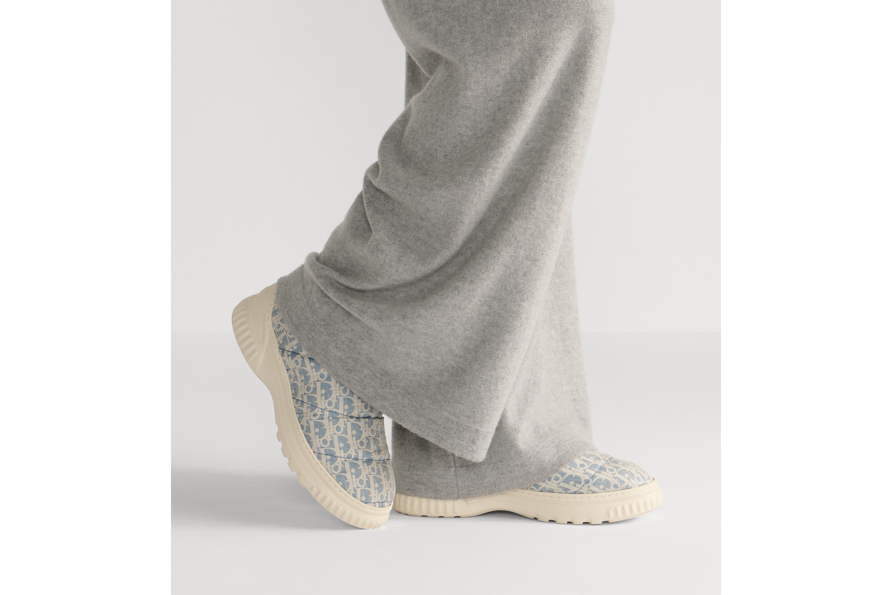 DiorAlps Dior Frost 及踝靴 水洗蓝和米白色绗缝效果锦纶 Oblique 印花 E14