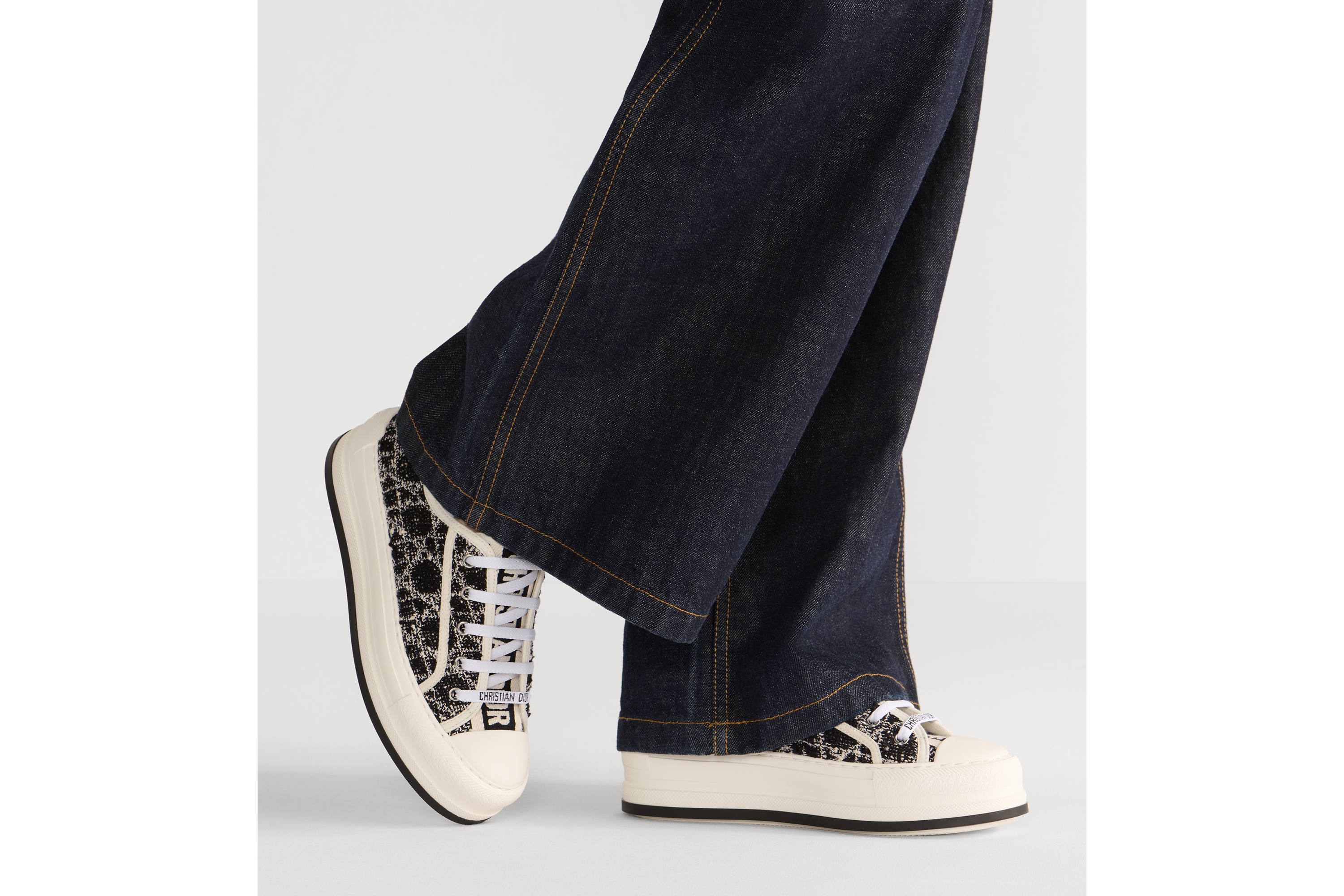 Walk'n'Dior 厚底运动鞋 黑色粗花呢白色藤格纹图案 E15