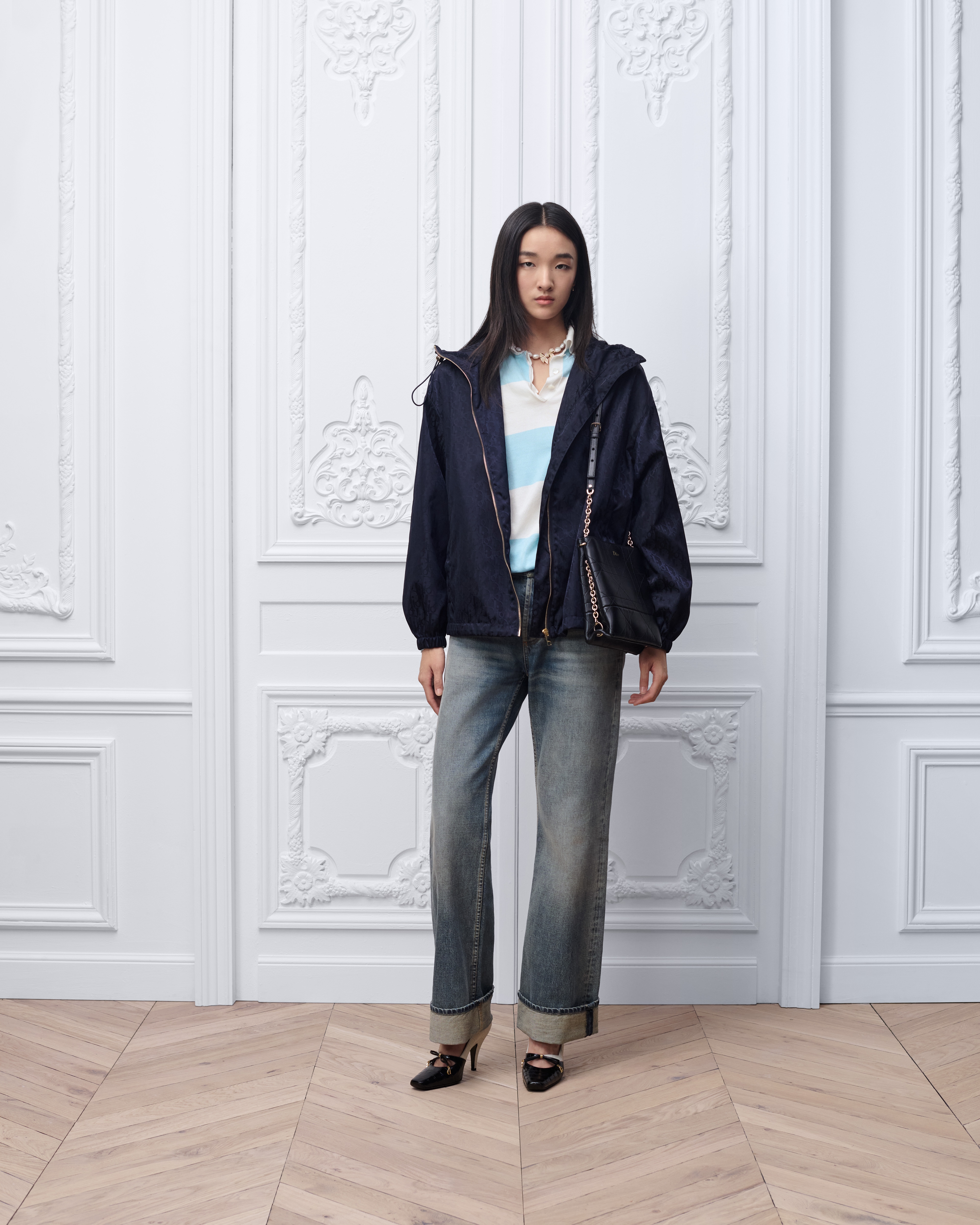 look_image_alt_prefix 小号 Dior Trianon 竖版链条手袋 黑色羊皮革扁平超大藤格纹 E02