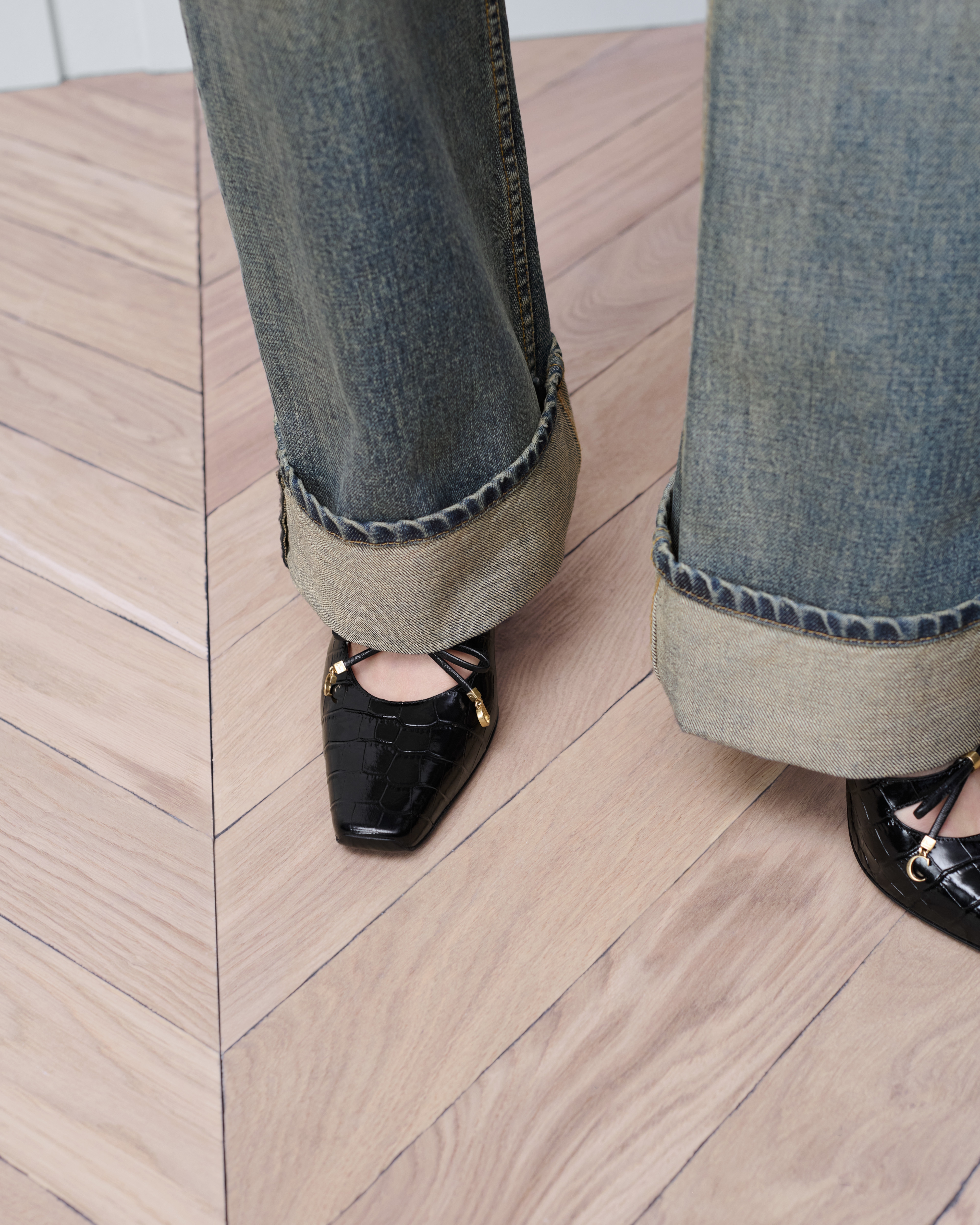 look_image_alt_prefix 喇叭形牛仔裤 蓝色石洗棉质牛仔布 E15