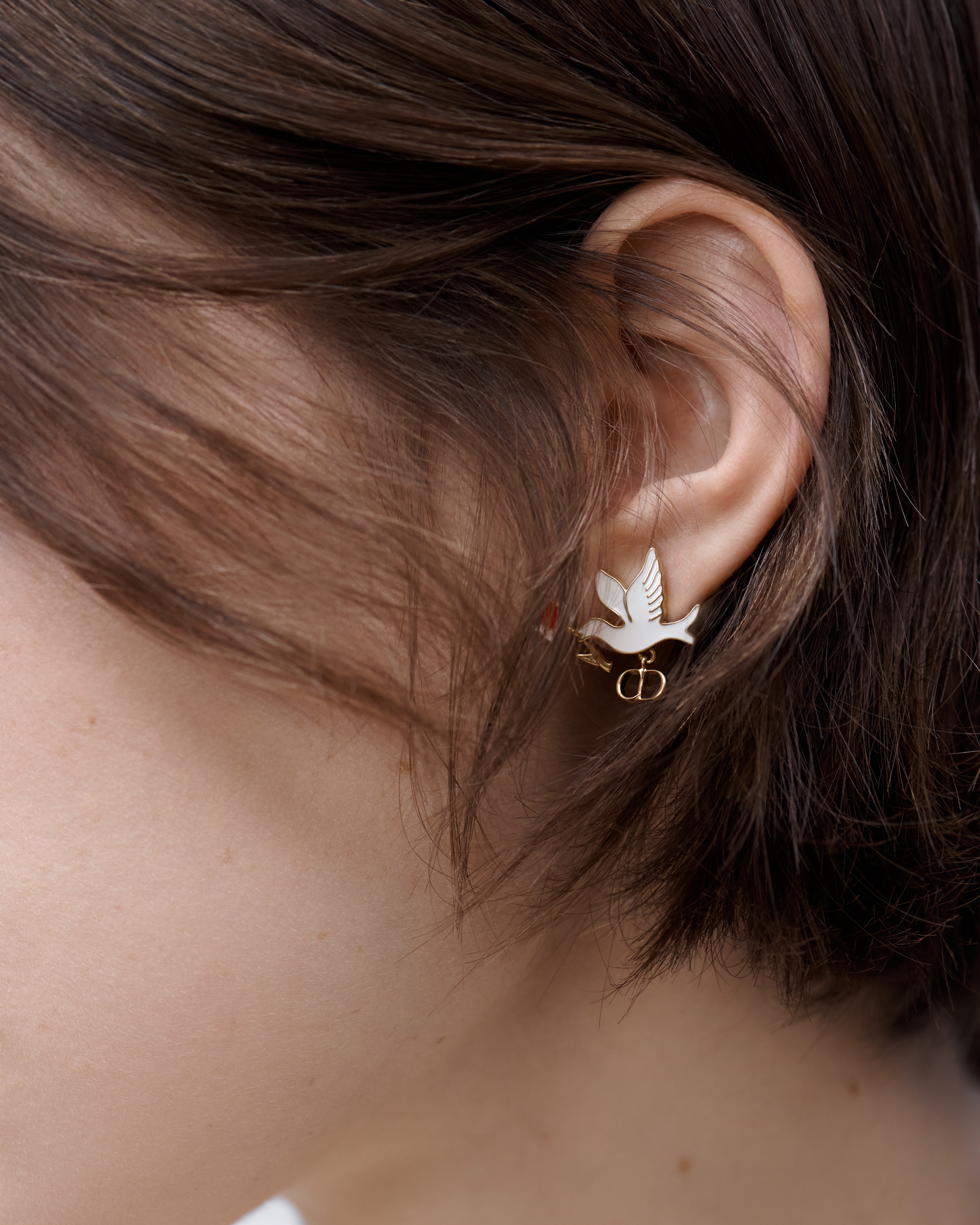 look_image_alt_prefix Dioramour Doves & Roses 耳环 金色饰面金属、白色树脂珠饰和多色涂漆装饰 E07