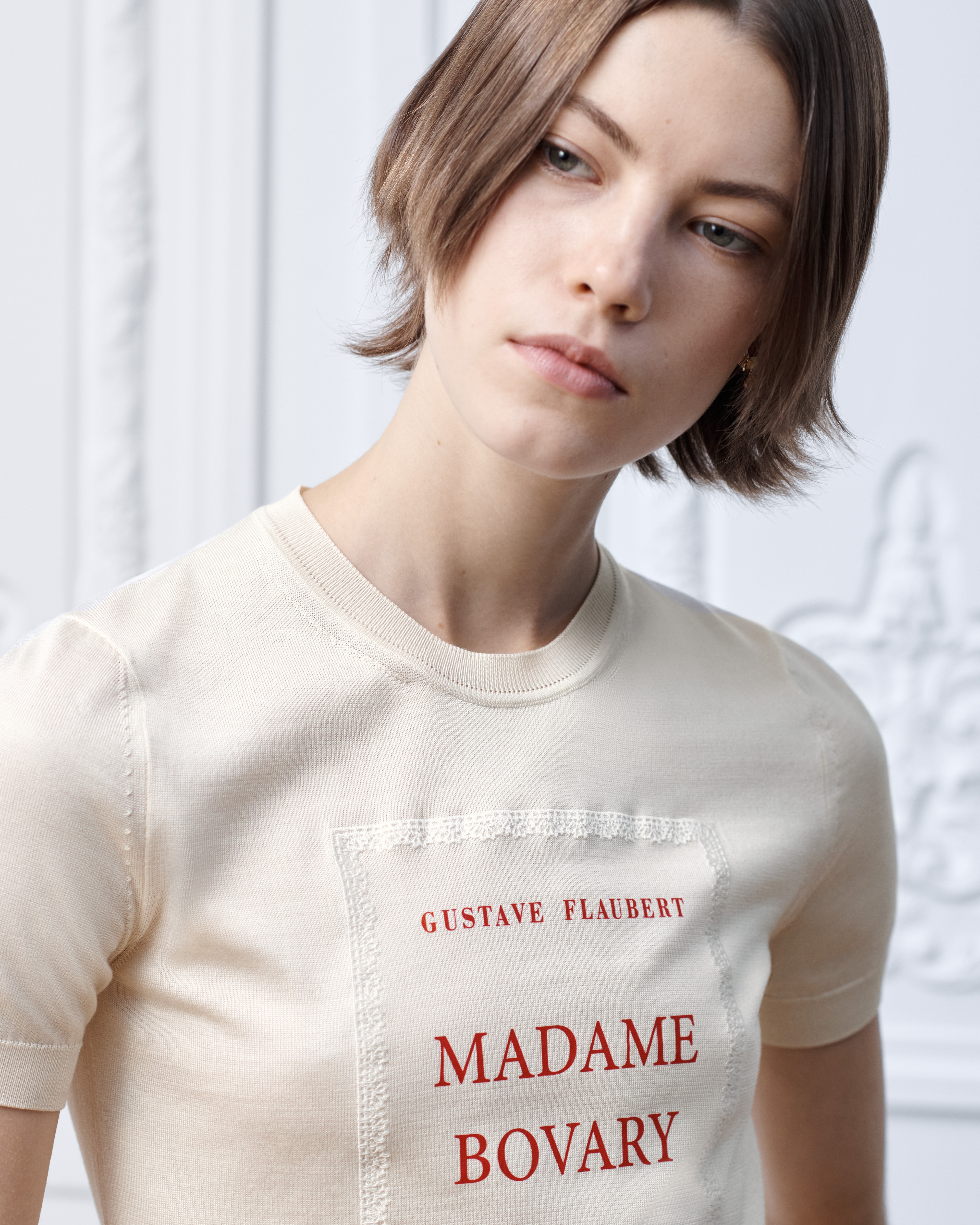 短袖针织衫 米白色和红色桑蚕丝针织面料 Book Cover 图案 E12