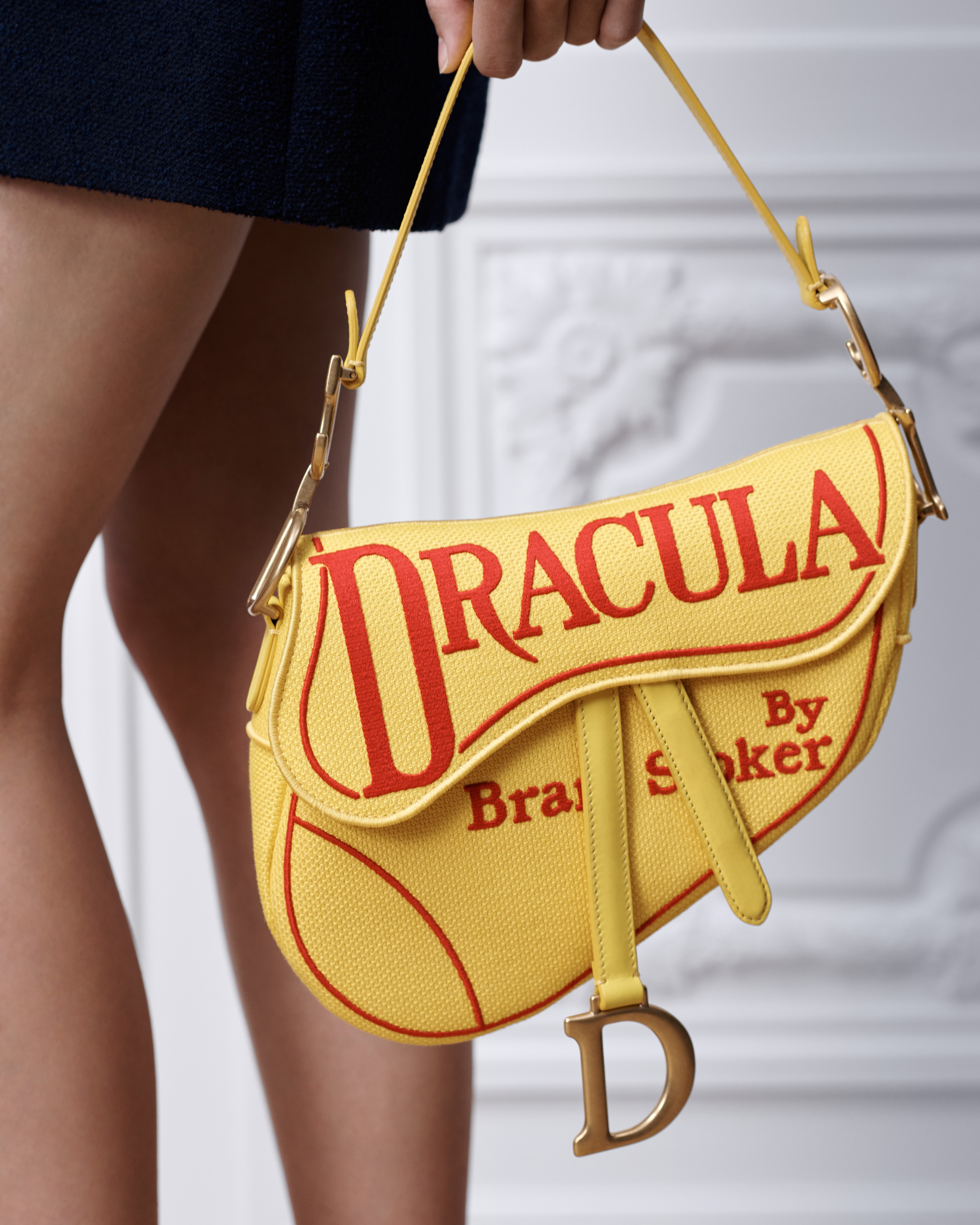 look_image_alt_prefix 马鞍包（附肩带） 黄色底色红色 Book Cover 刺绣 E10