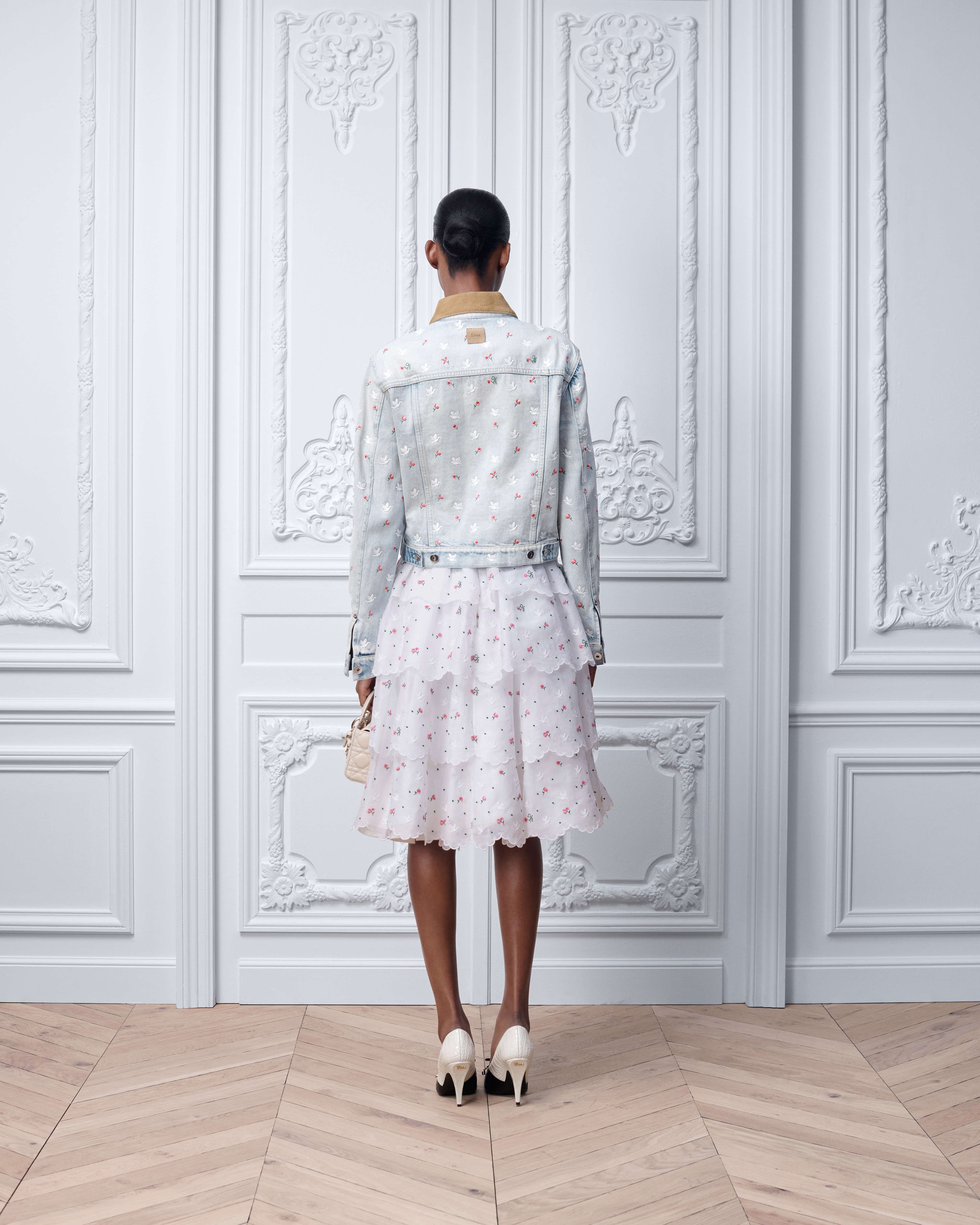 look_image_alt_prefix Dioramour 外套 淡蓝色棉质牛仔布多色 Doves & Roses 图案刺绣 E03