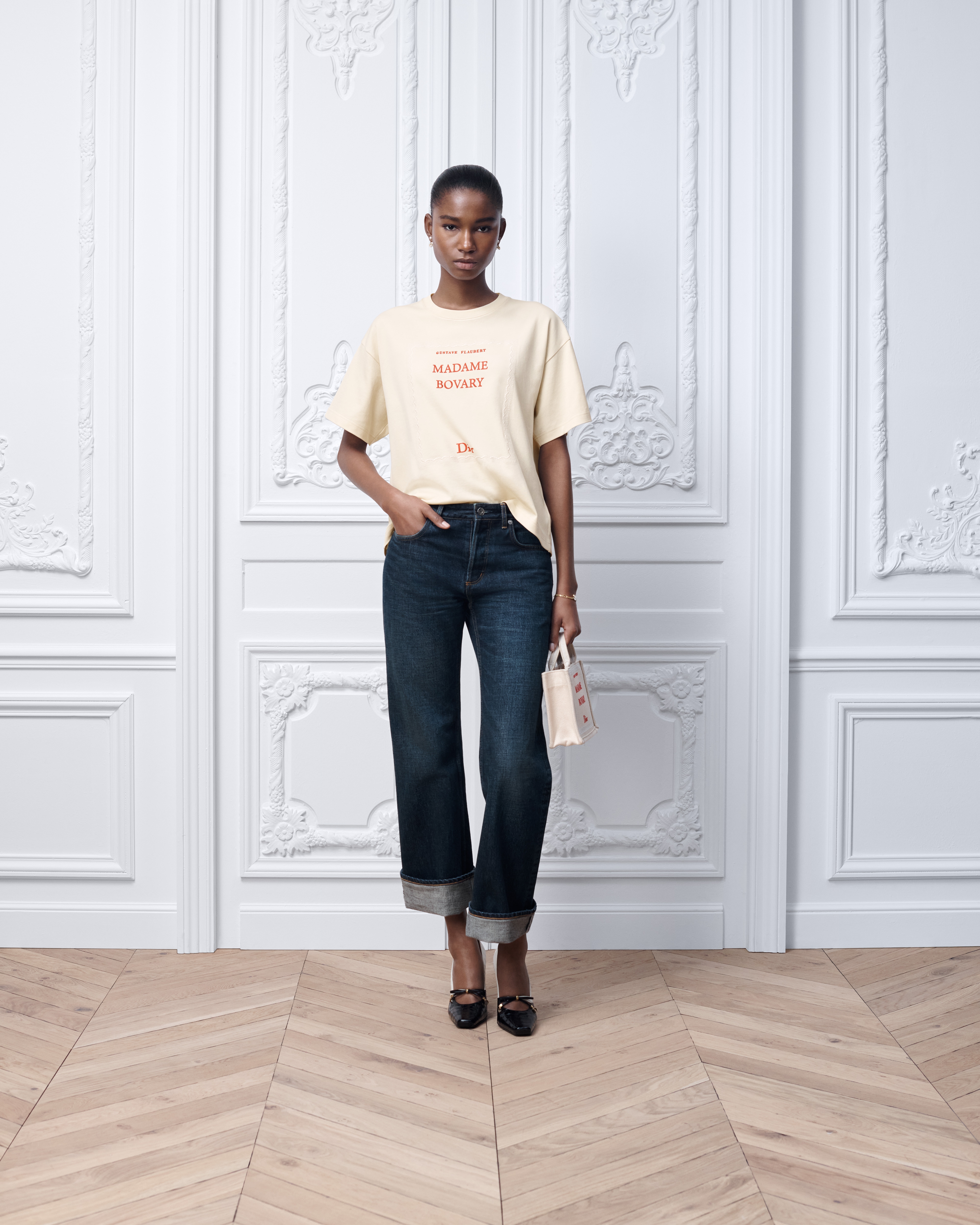 超大版型短款 T 恤 米色和红色棉质平纹针织面料 Book Cover 图案 E01