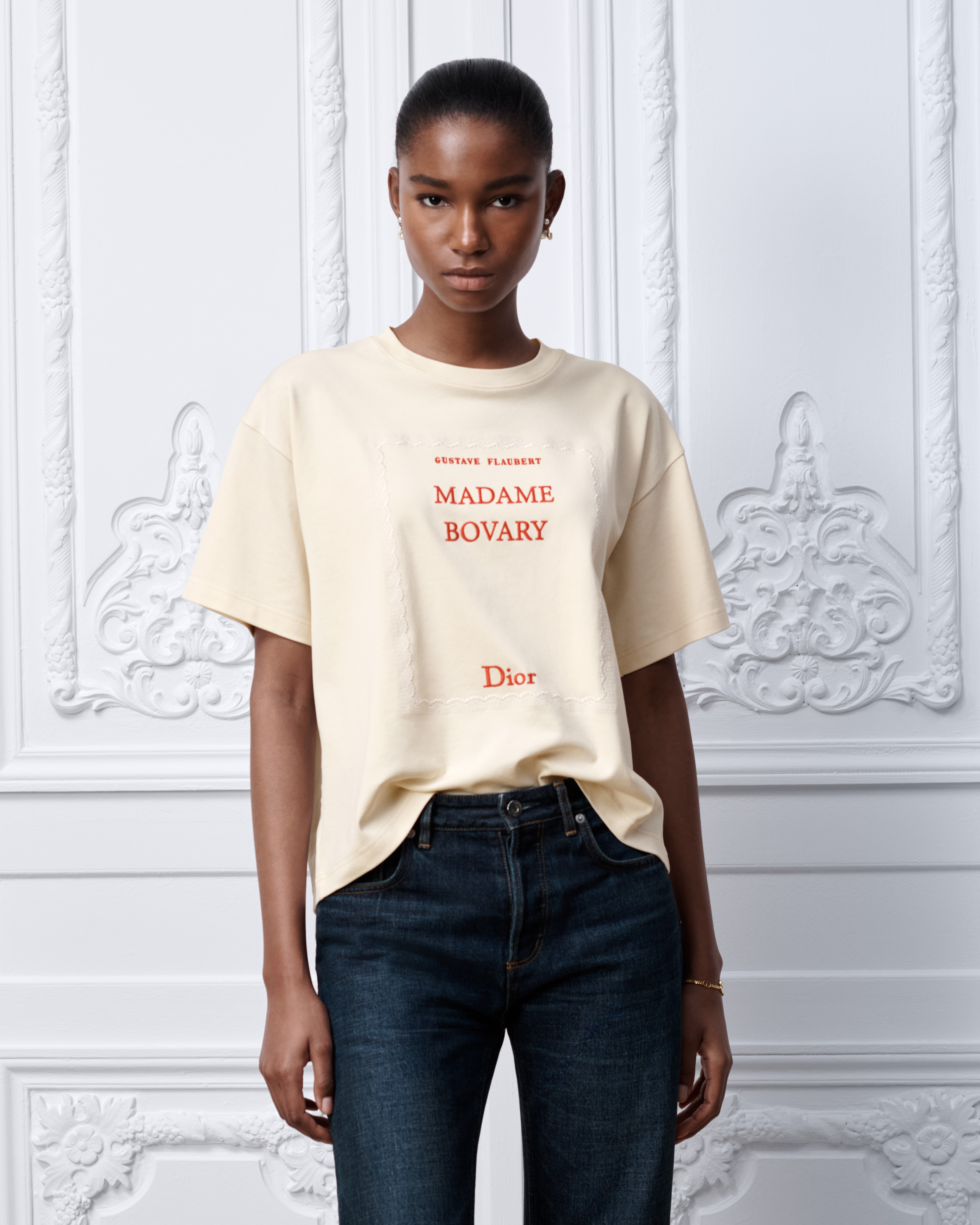 超大版型短款 T 恤 米色和红色棉质平纹针织面料 Book Cover 图案 E04