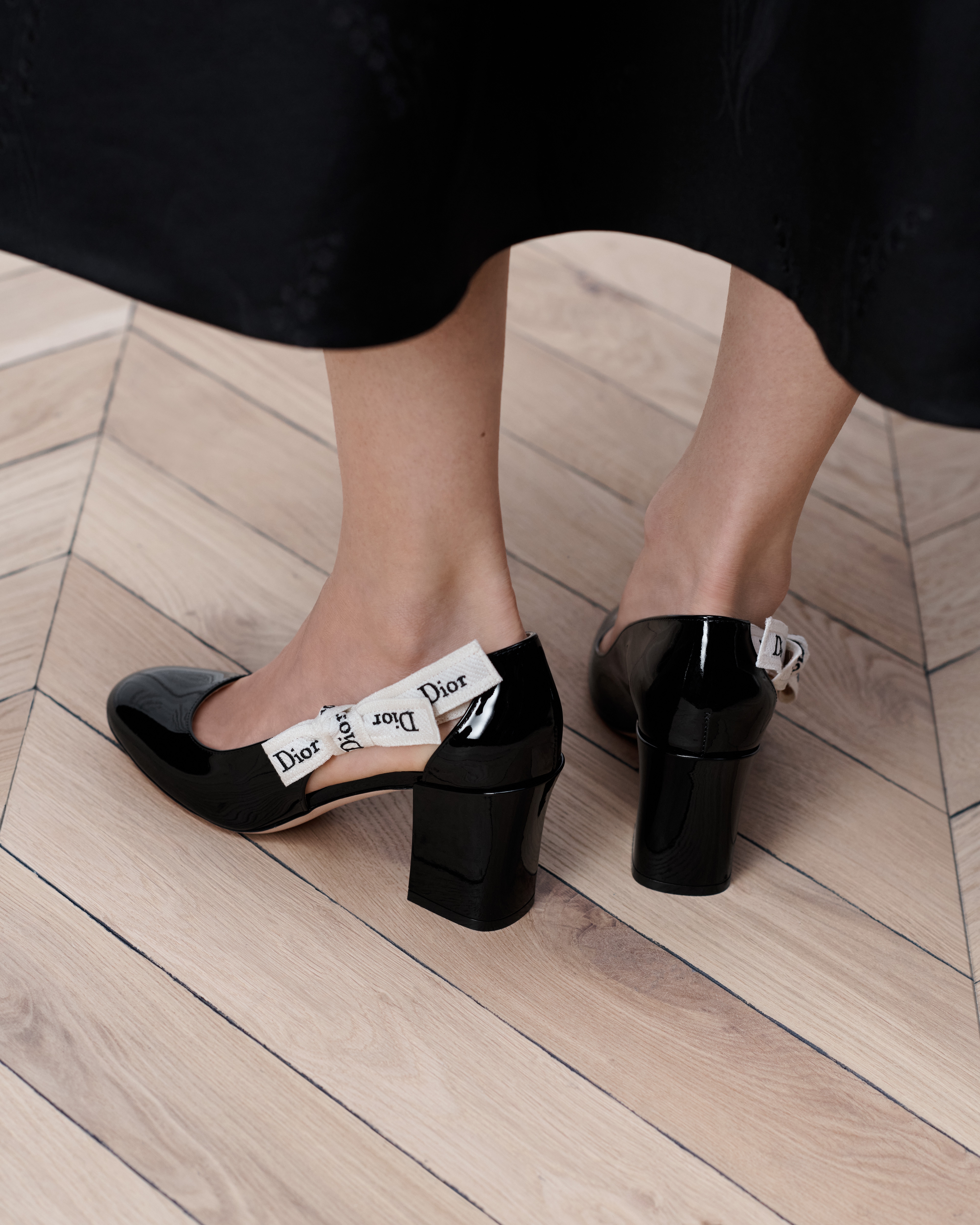 look_image_alt_prefix J'Adior 高跟鞋 黑色漆皮牛皮革 E16