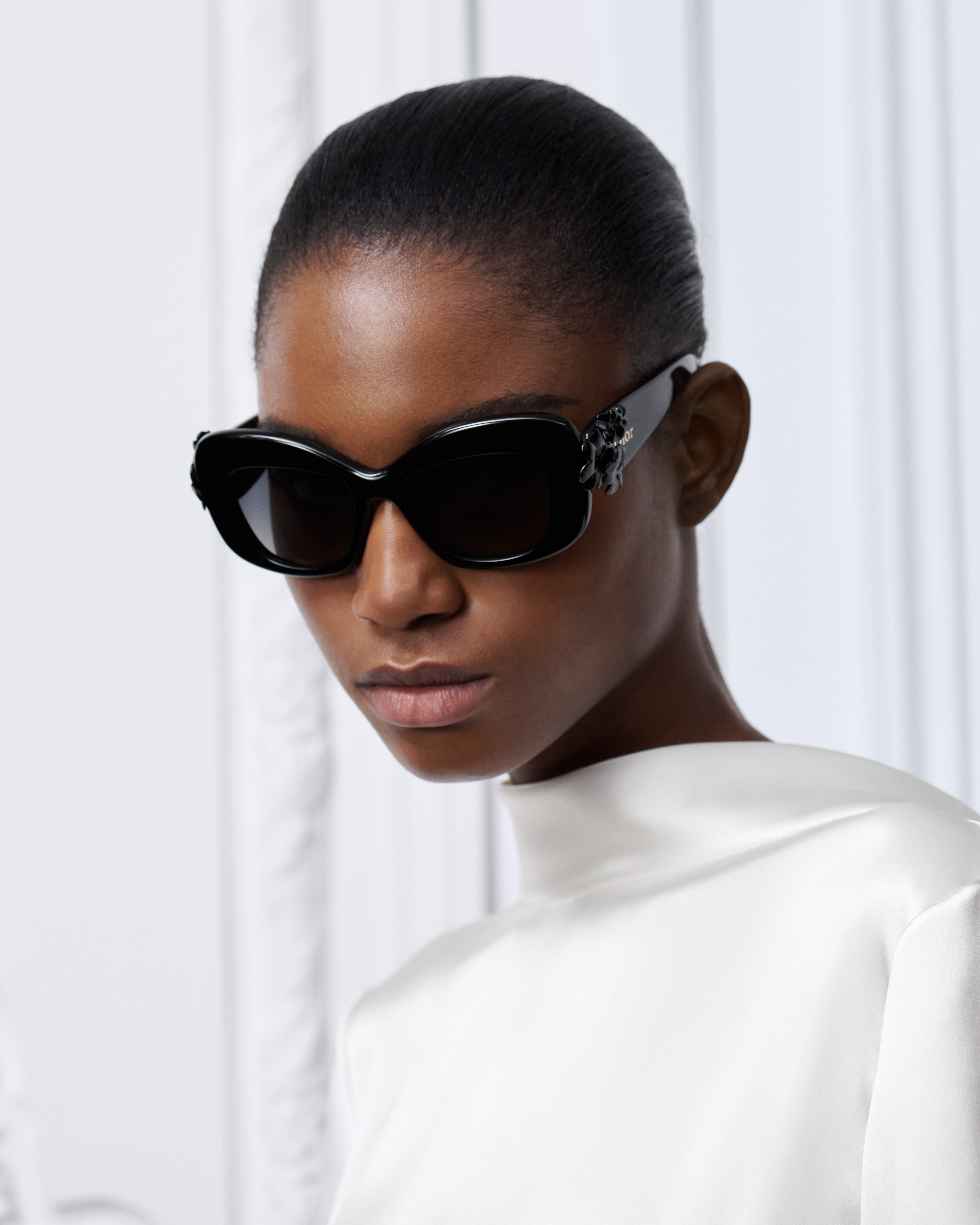 look_image_alt_prefix Dior Clover S3F 太阳眼镜 亮黑色正方形镜框 E07