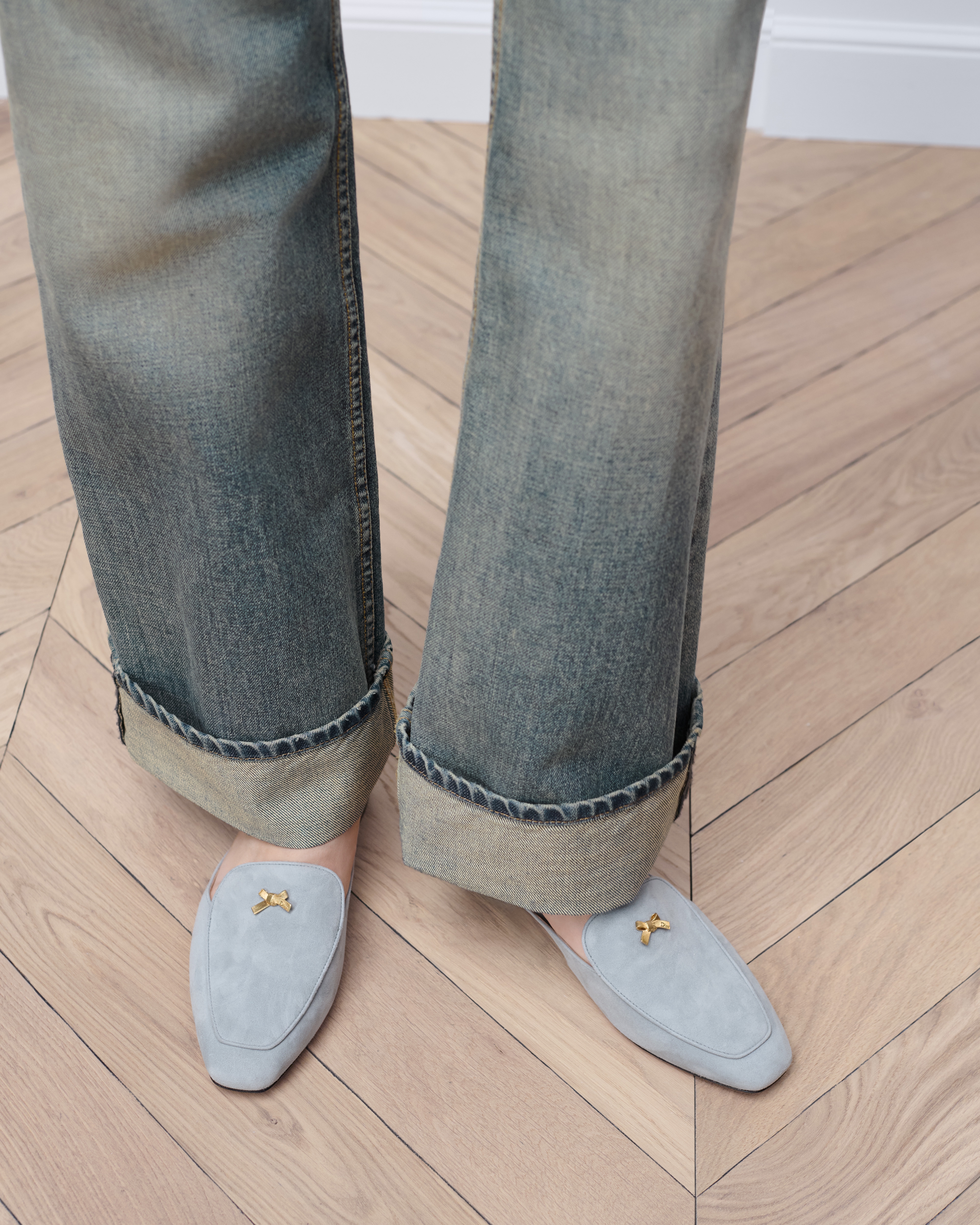 look_image_alt_prefix Baby Bow 穆勒鞋 天蓝色绒面羊皮革 E14