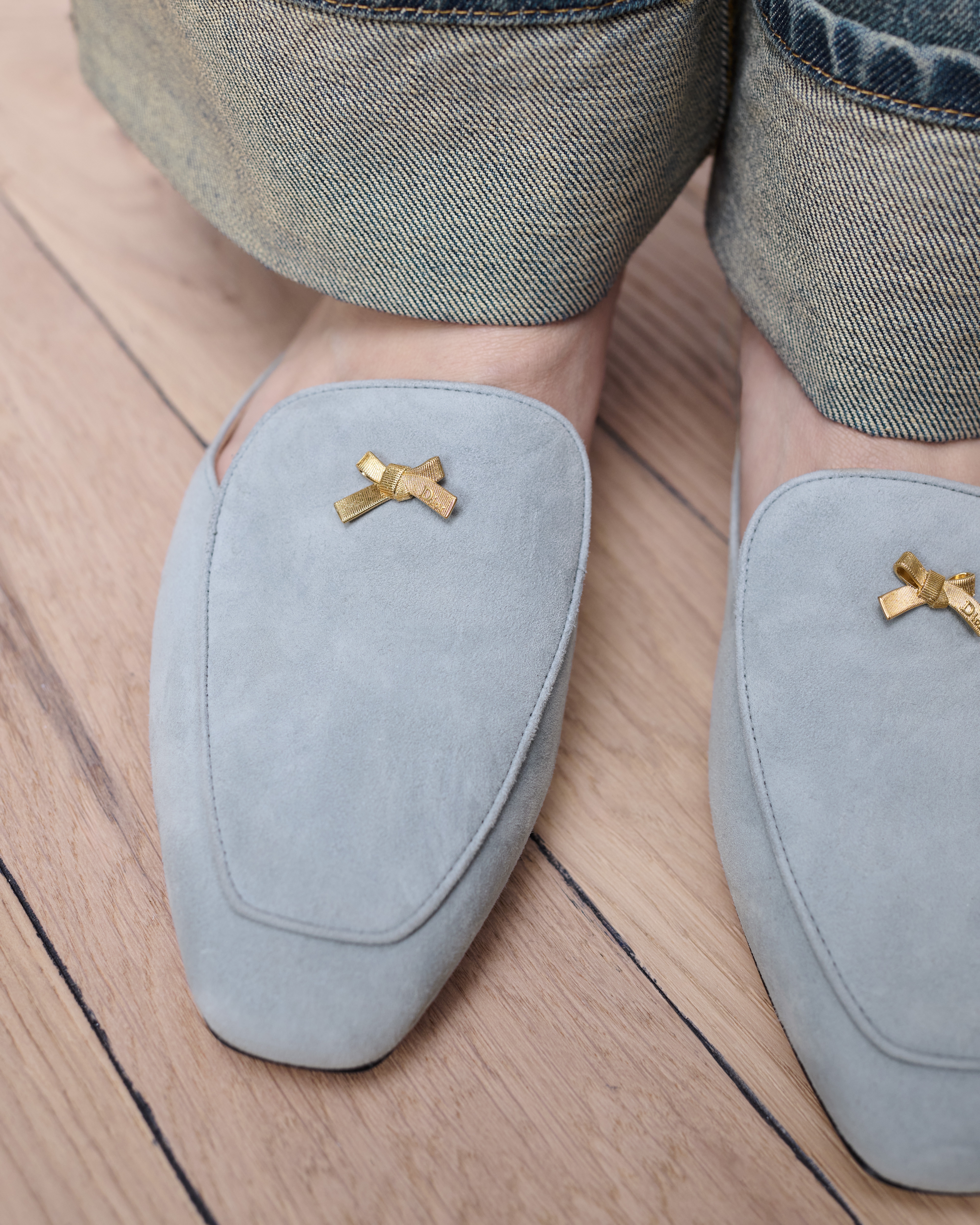 look_image_alt_prefix Baby Bow 穆勒鞋 天蓝色绒面羊皮革 E15