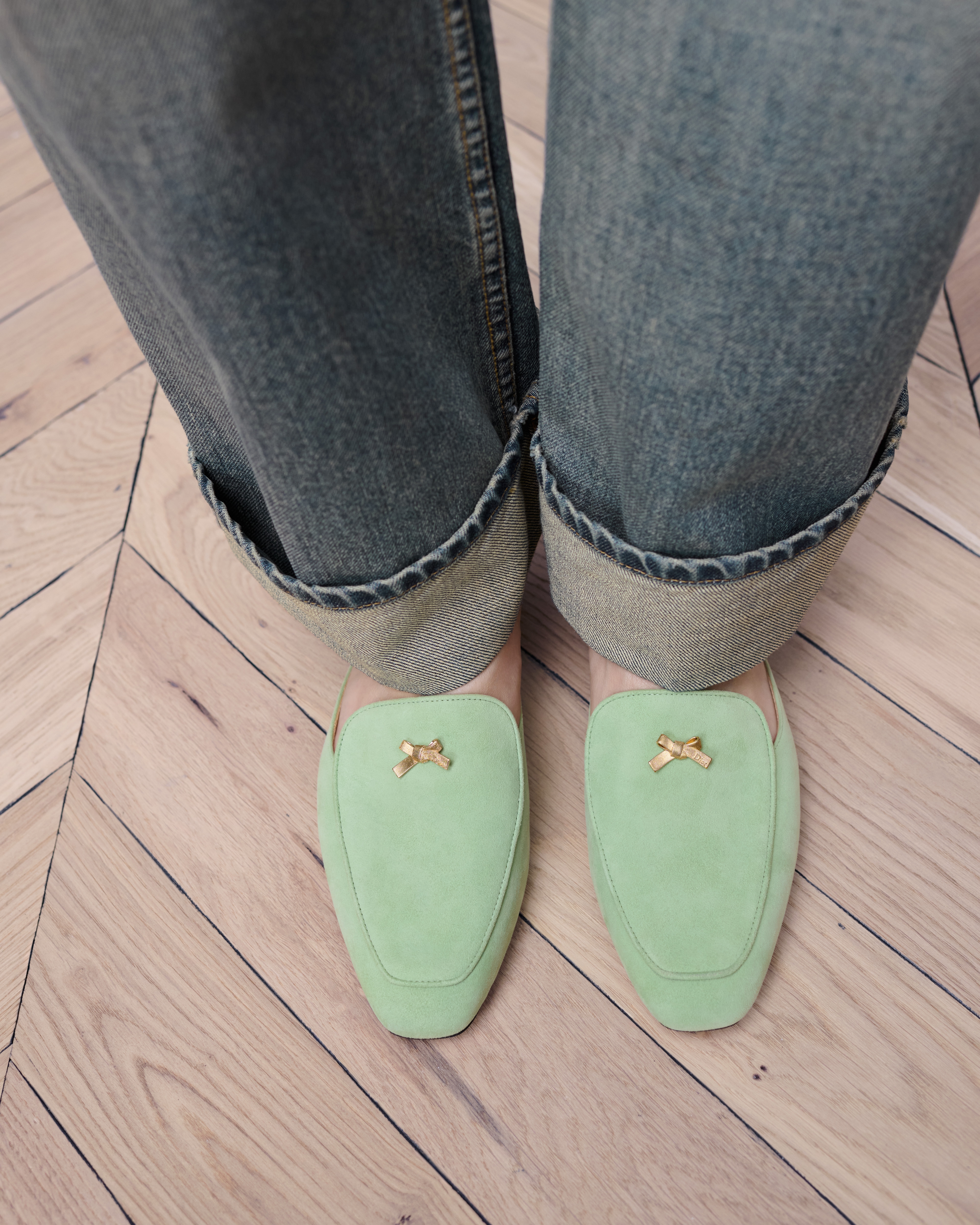 look_image_alt_prefix Baby Bow 穆勒鞋 鲜绿色绒面羊皮革 E14