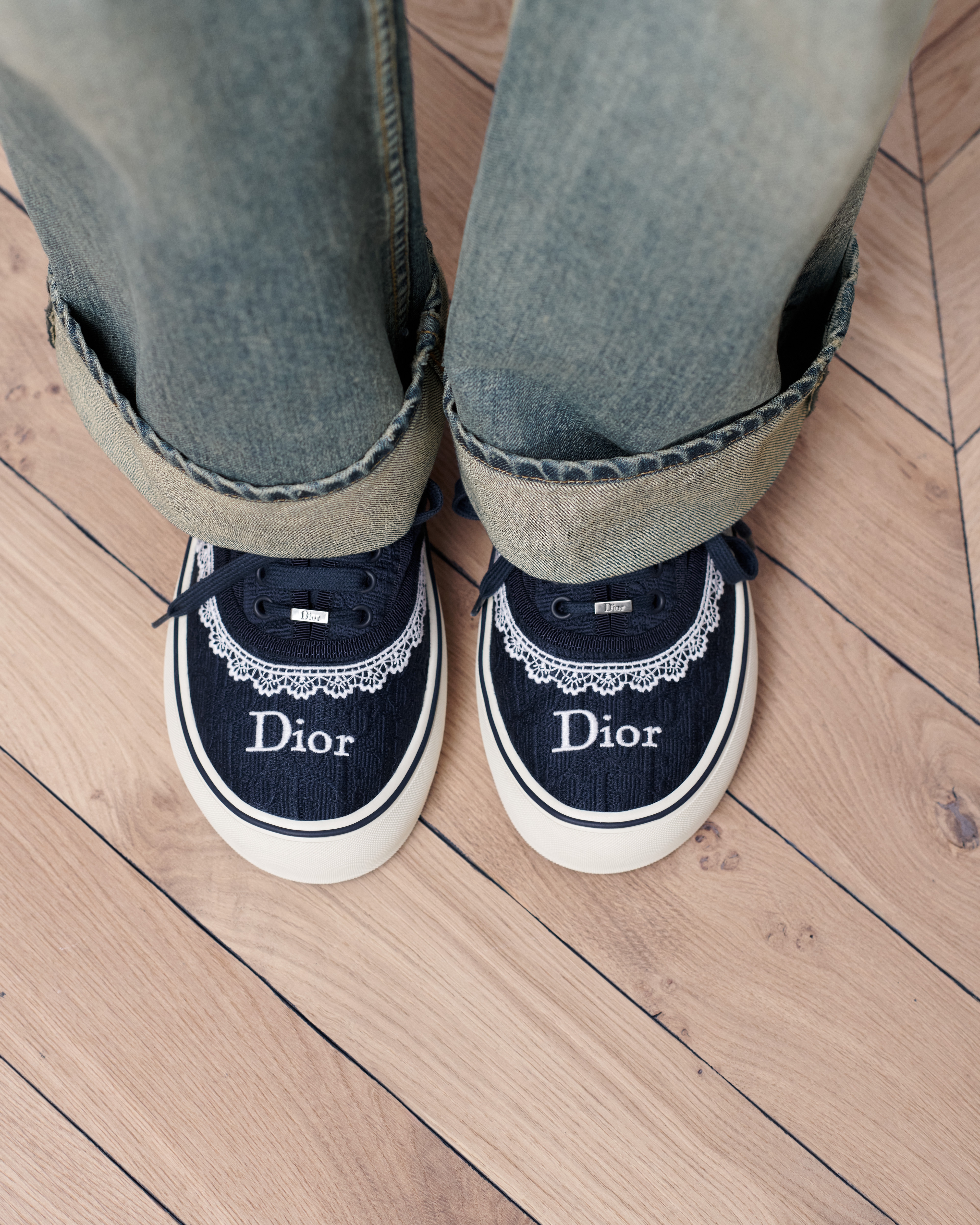 Dior Saltwind 运动鞋 蓝色棉质面料 Oblique 印花和米白色蕾丝 E14