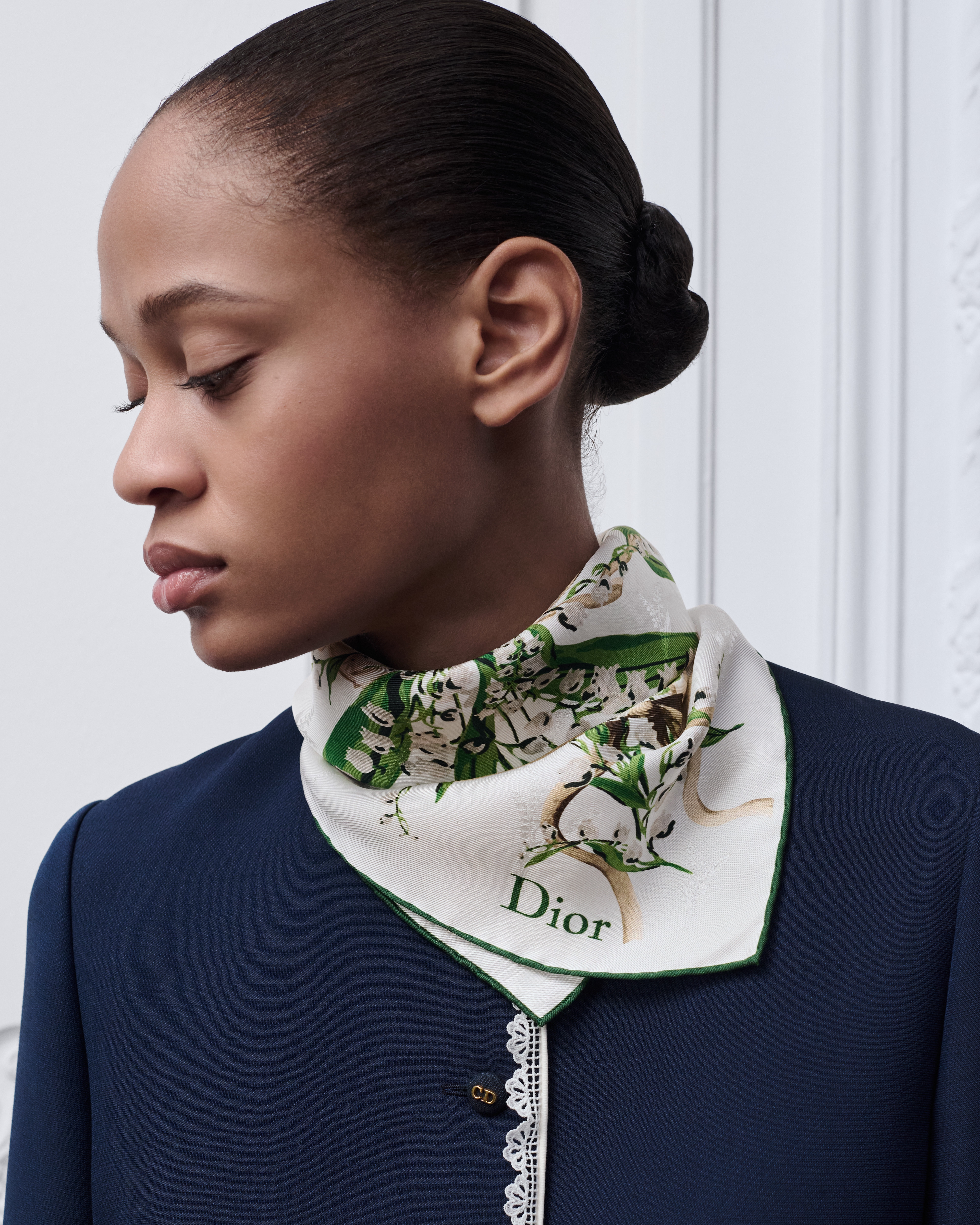 Dior 印花方巾90 厘米白色桑蚕丝提花面料多色铃兰图案| DIOR