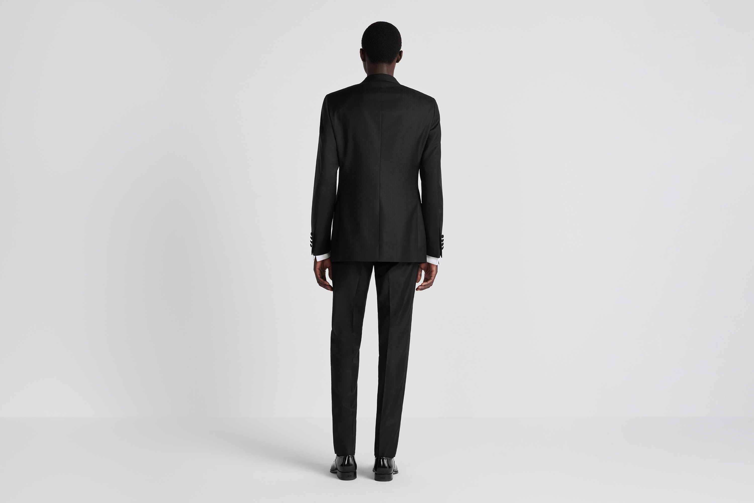 look_image_alt_prefix Dior Timeless 牛津鞋 黑色抛光牛皮革 E03