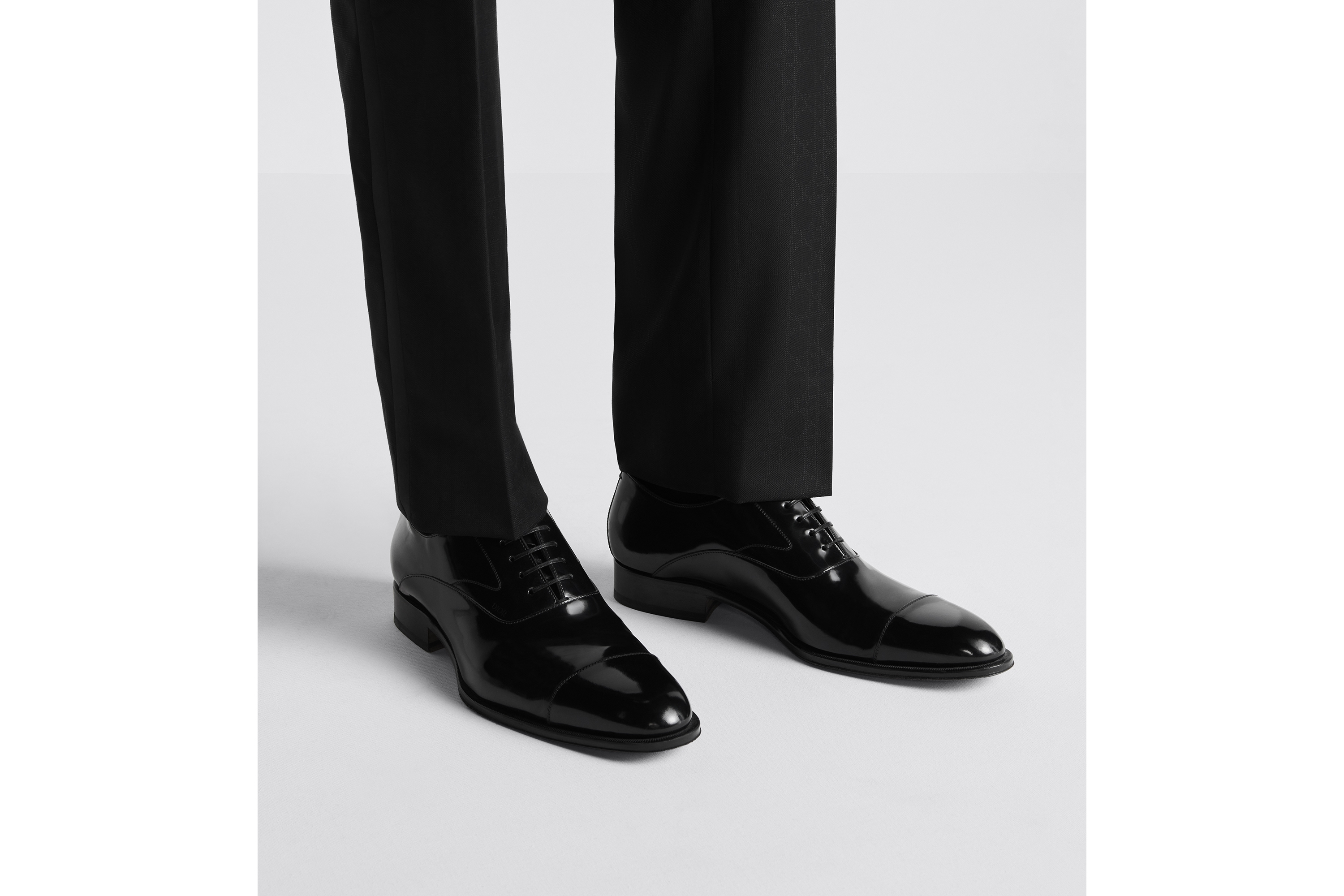 look_image_alt_prefix Dior Timeless 牛津鞋 黑色抛光牛皮革 E23