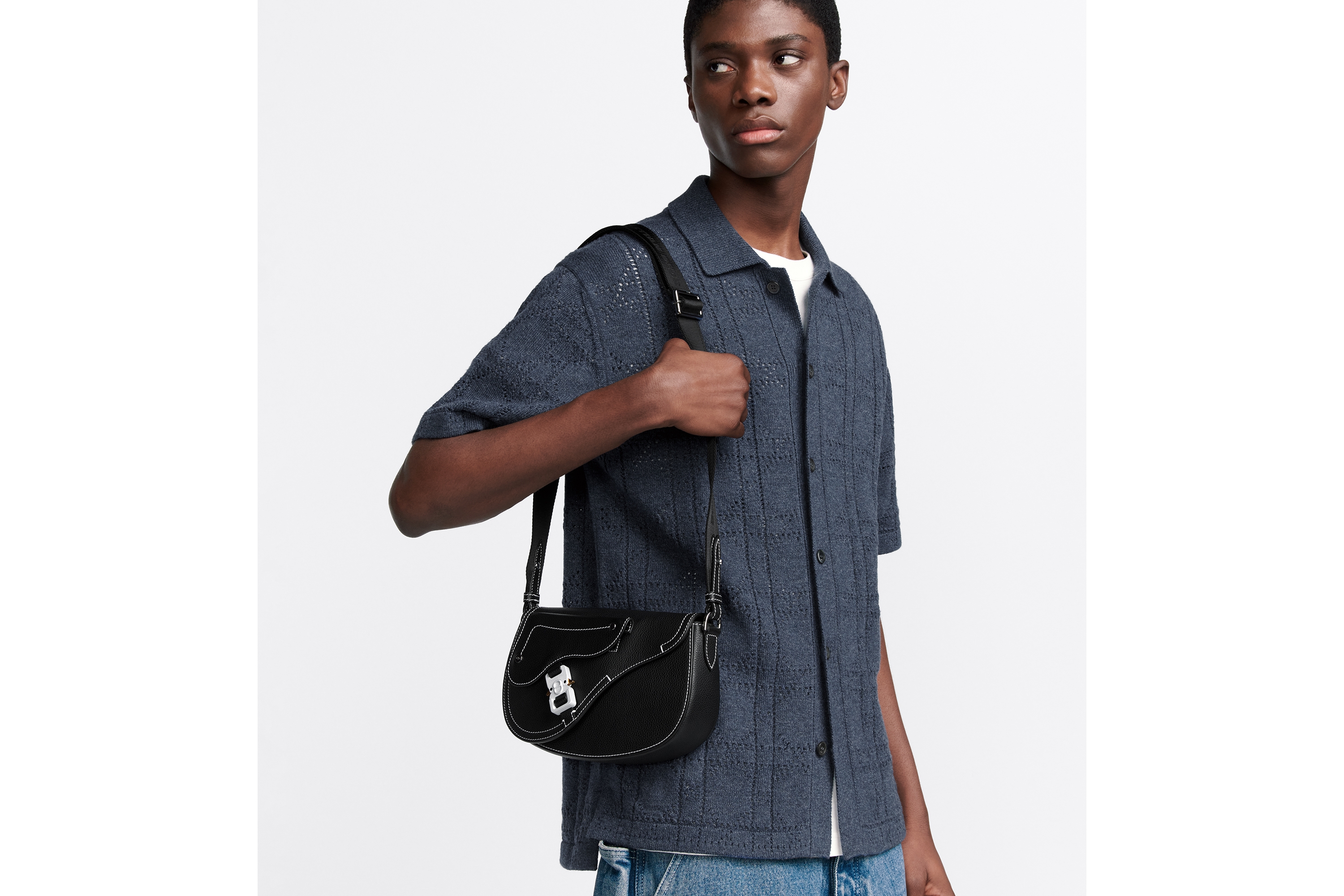 look_image_alt_prefix 马鞍信使包 黑色粒面牛皮革 E19