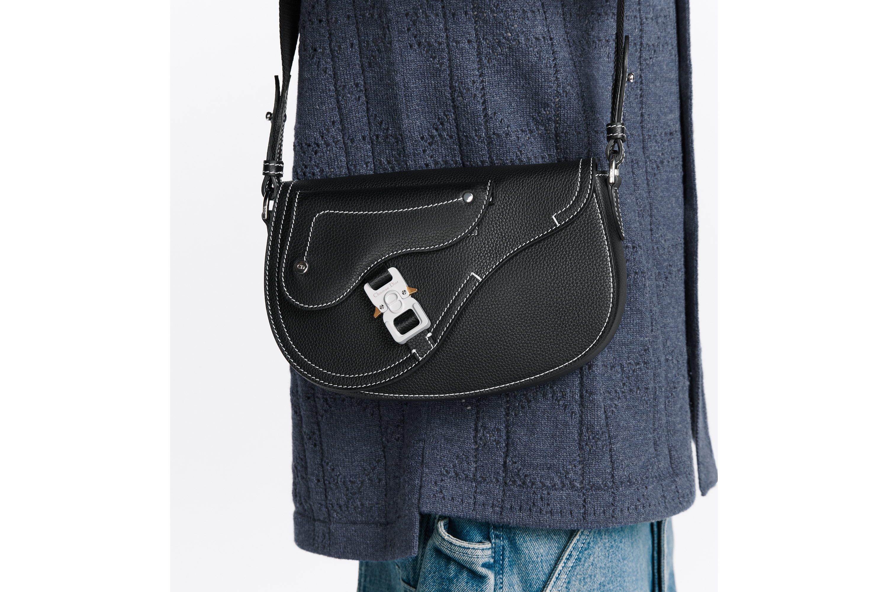 look_image_alt_prefix 马鞍信使包 黑色粒面牛皮革 E20