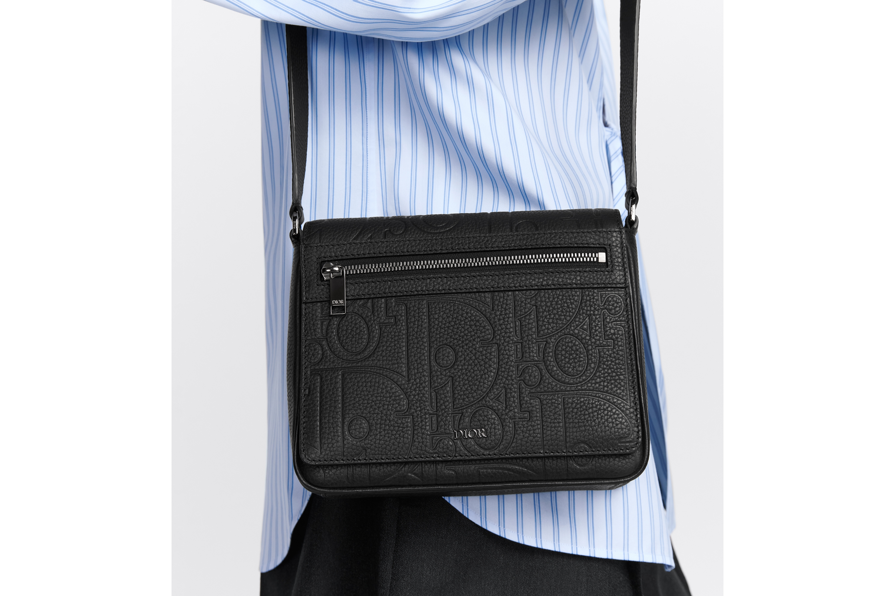 look_image_alt_prefix 翻盖信使包 黑色 Dior Gravity 印花效果皮革和黑色粒面牛皮革 E20