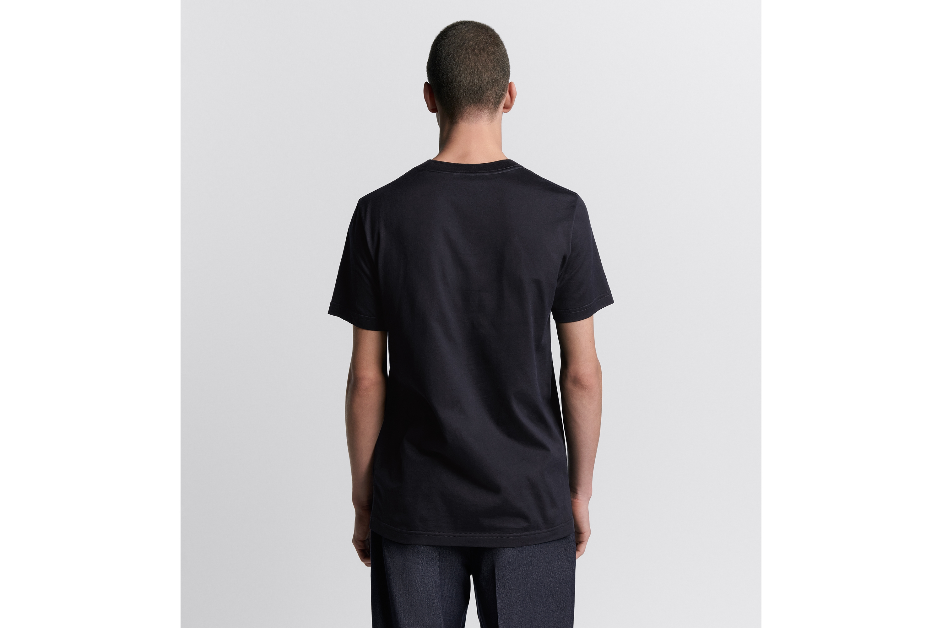 look_image_alt_prefix Dior Icons 常规版型 T 恤 海军蓝色海岛棉质平纹针织面料 E09