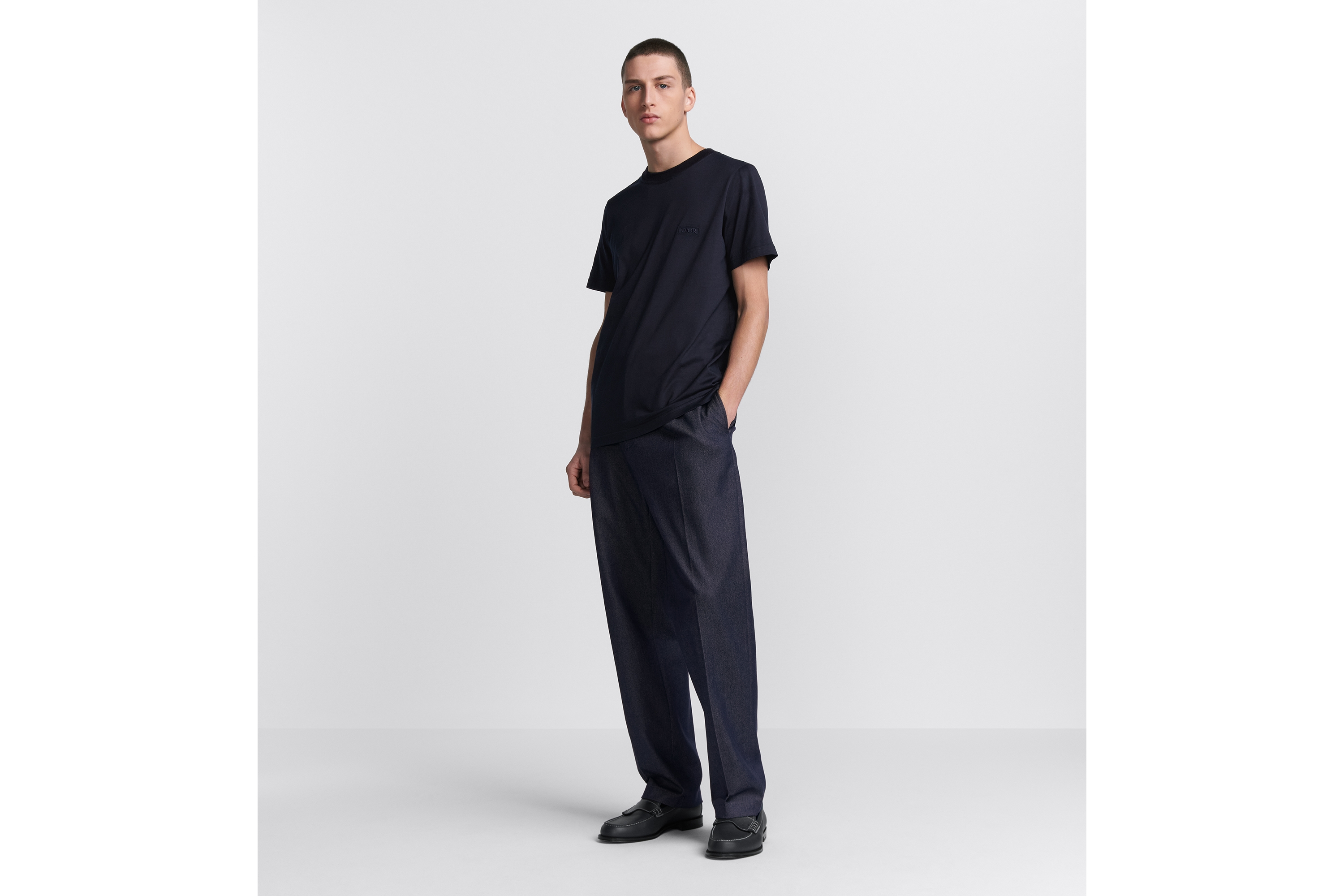 look_image_alt_prefix Dior Icons 常规版型 T 恤 海军蓝色海岛棉质平纹针织面料 E11