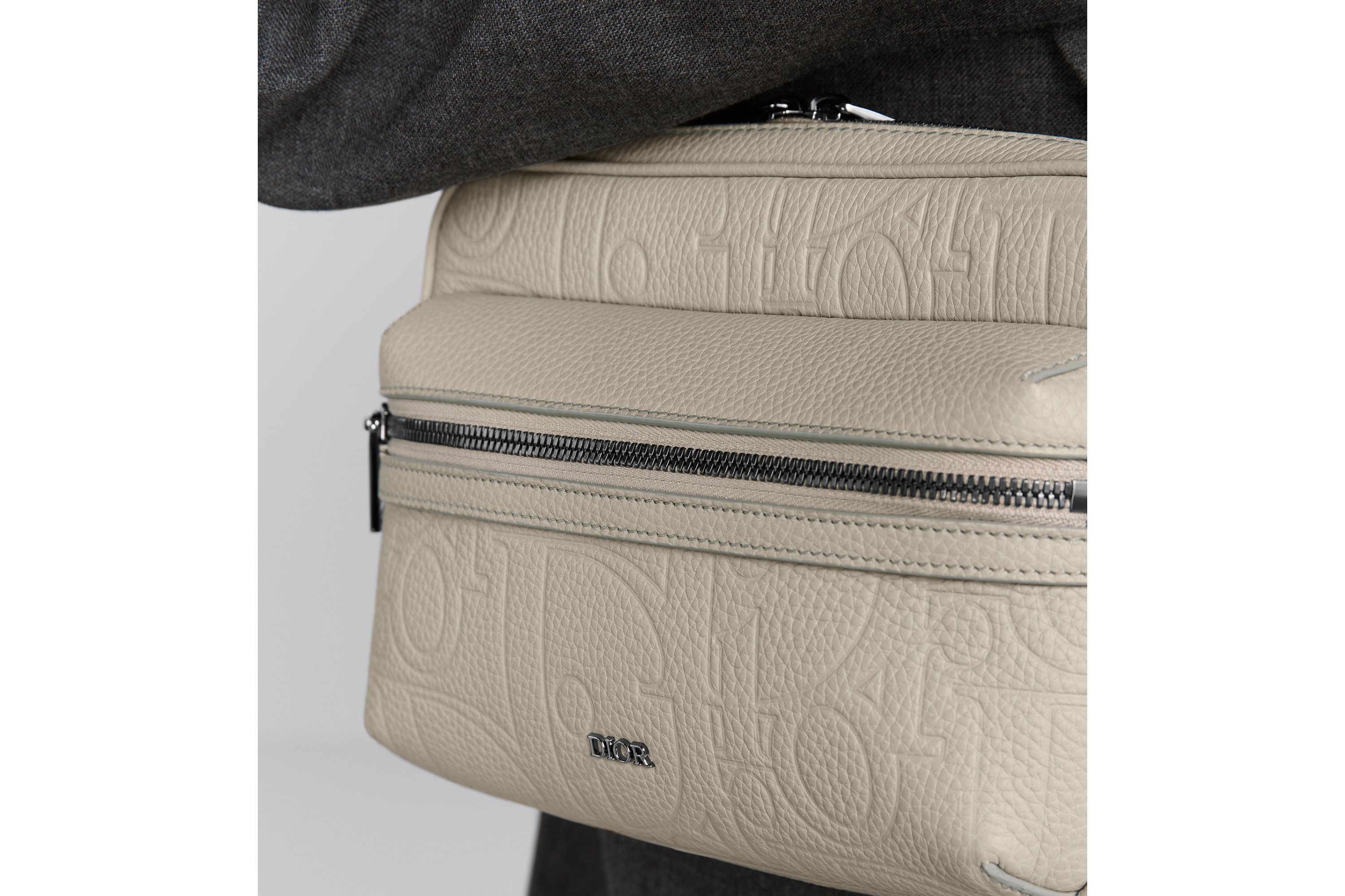 look_image_alt_prefix Rider 2.0 拉链式信使包 米色 Dior Gravity 印花效果皮革和米色粒面牛皮革 E20