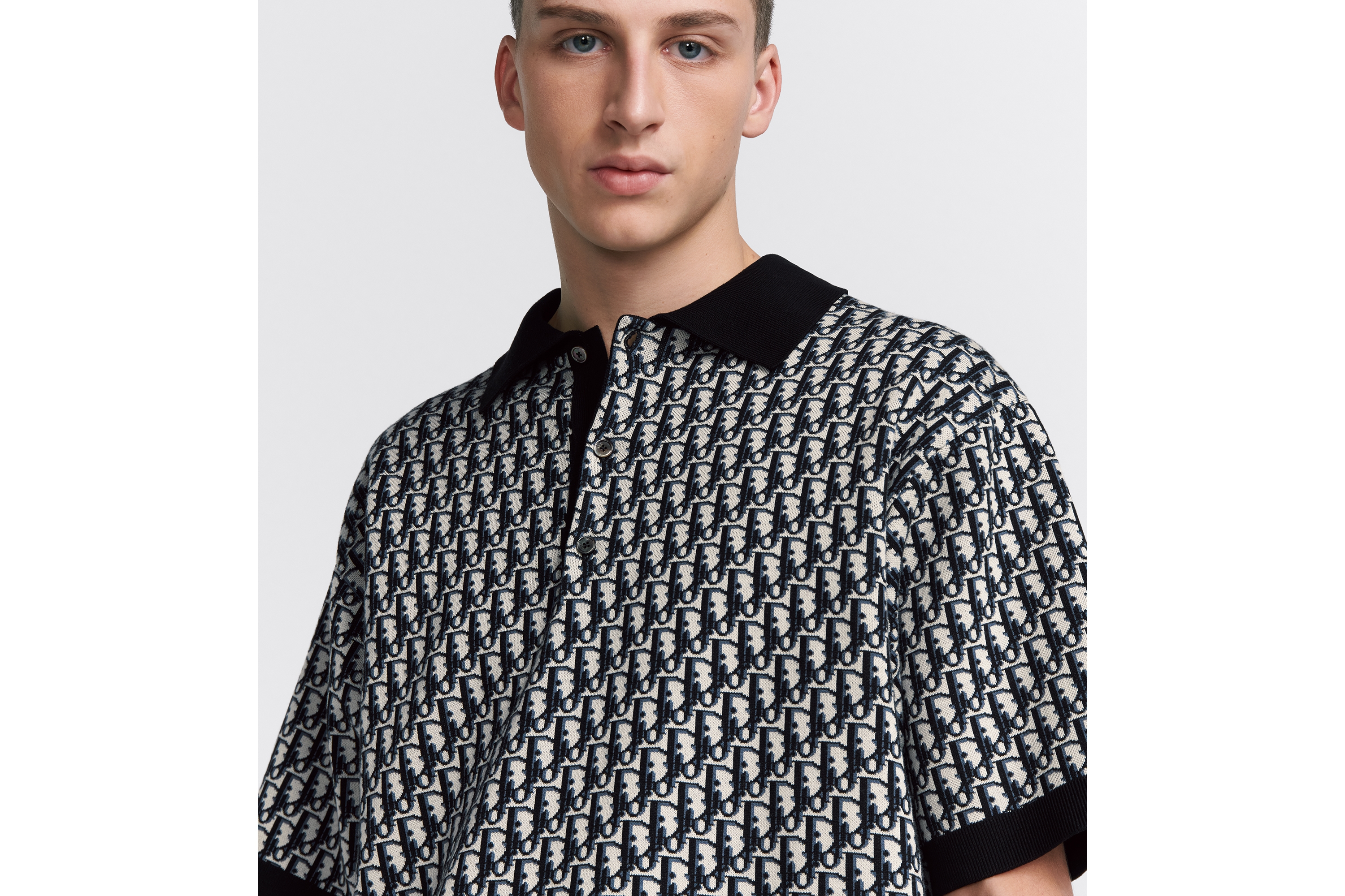 look_image_alt_prefix Polo 衫 米色、蓝色和黑色棉质面料 Oblique 印花 E10