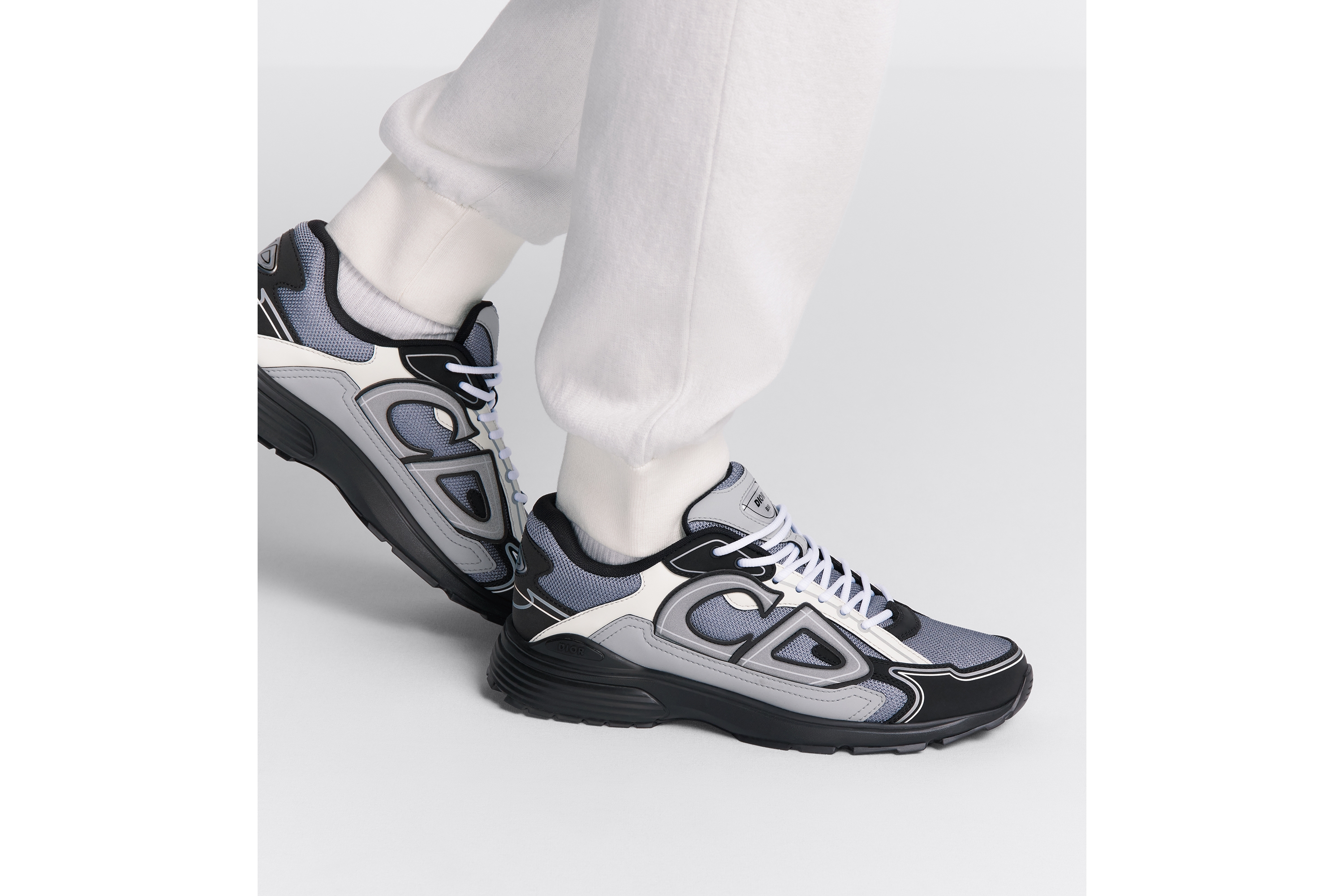 look_image_alt_prefix B30 Countdown 运动鞋 蓝色网眼织物搭配灰色、白色和黑色科技面料 E23