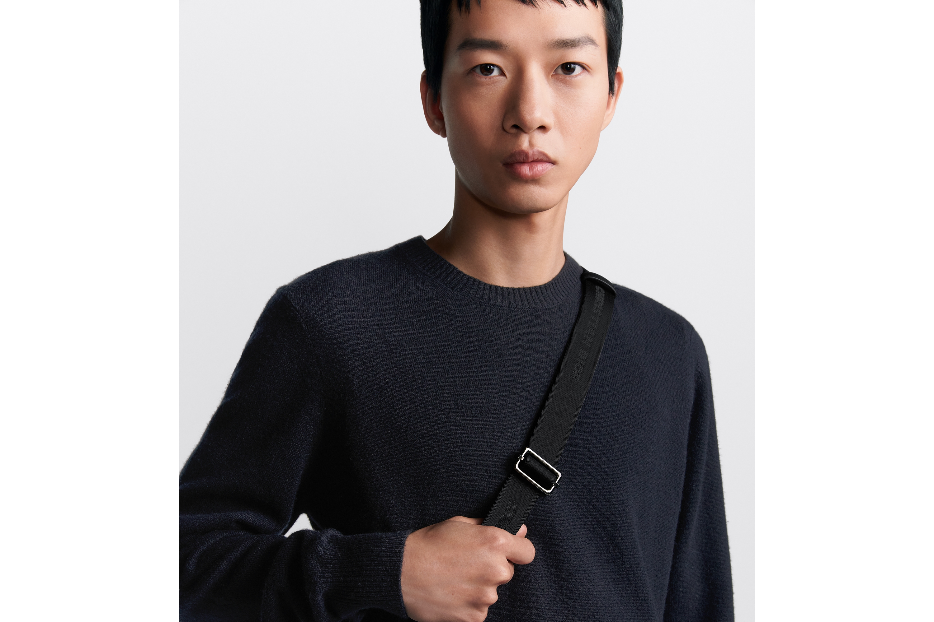 look_image_alt_prefix Rider 2.0 单肩包 米色和黑色 Oblique 印花面料和黑色粒面牛皮革 E20