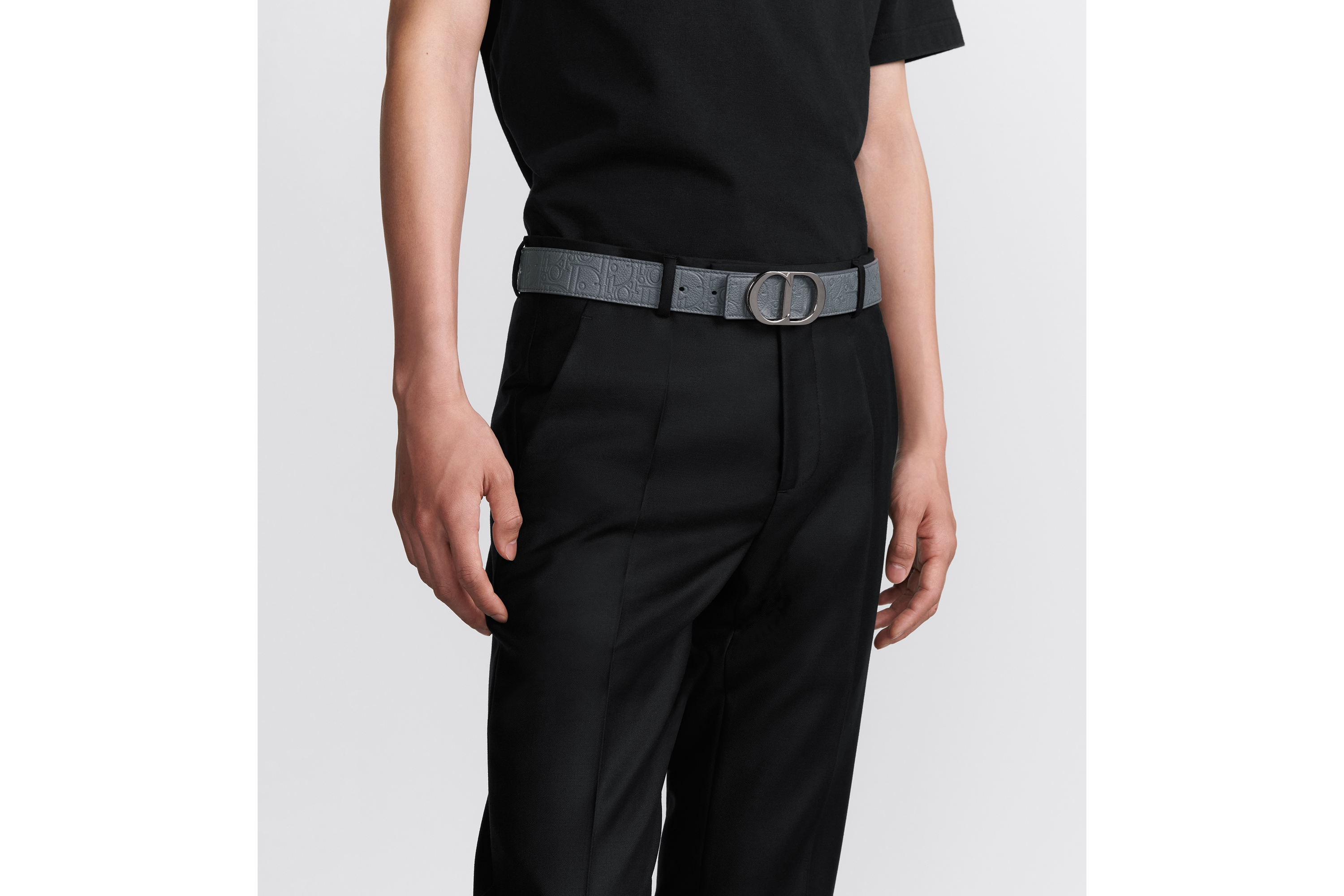 look_image_alt_prefix 双面腰带 35 毫米深灰色 Dior Gravity 印花效果皮革和深灰色光滑牛皮革 E45