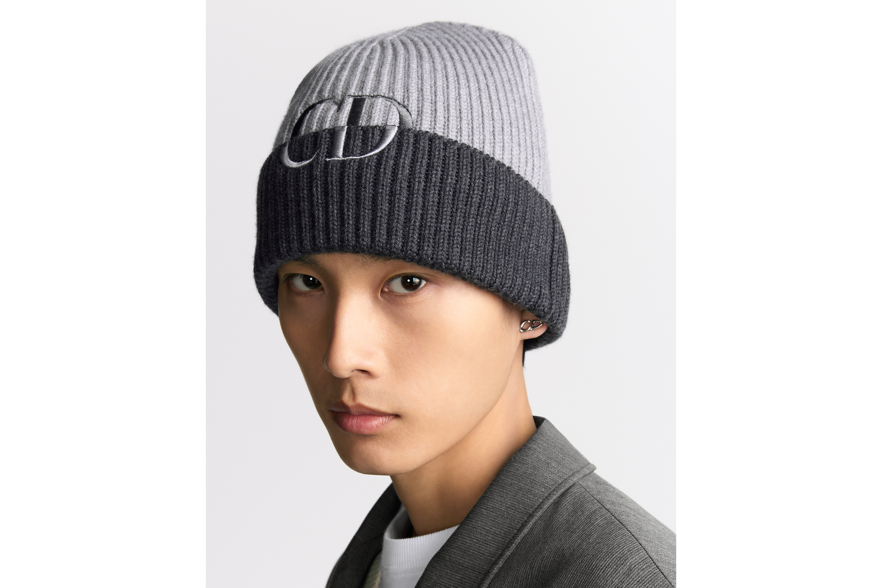 look_image_alt_prefix 针织帽 迪奥灰和煤灰色绵羊毛针织面料 CD Icon 刺绣 E26