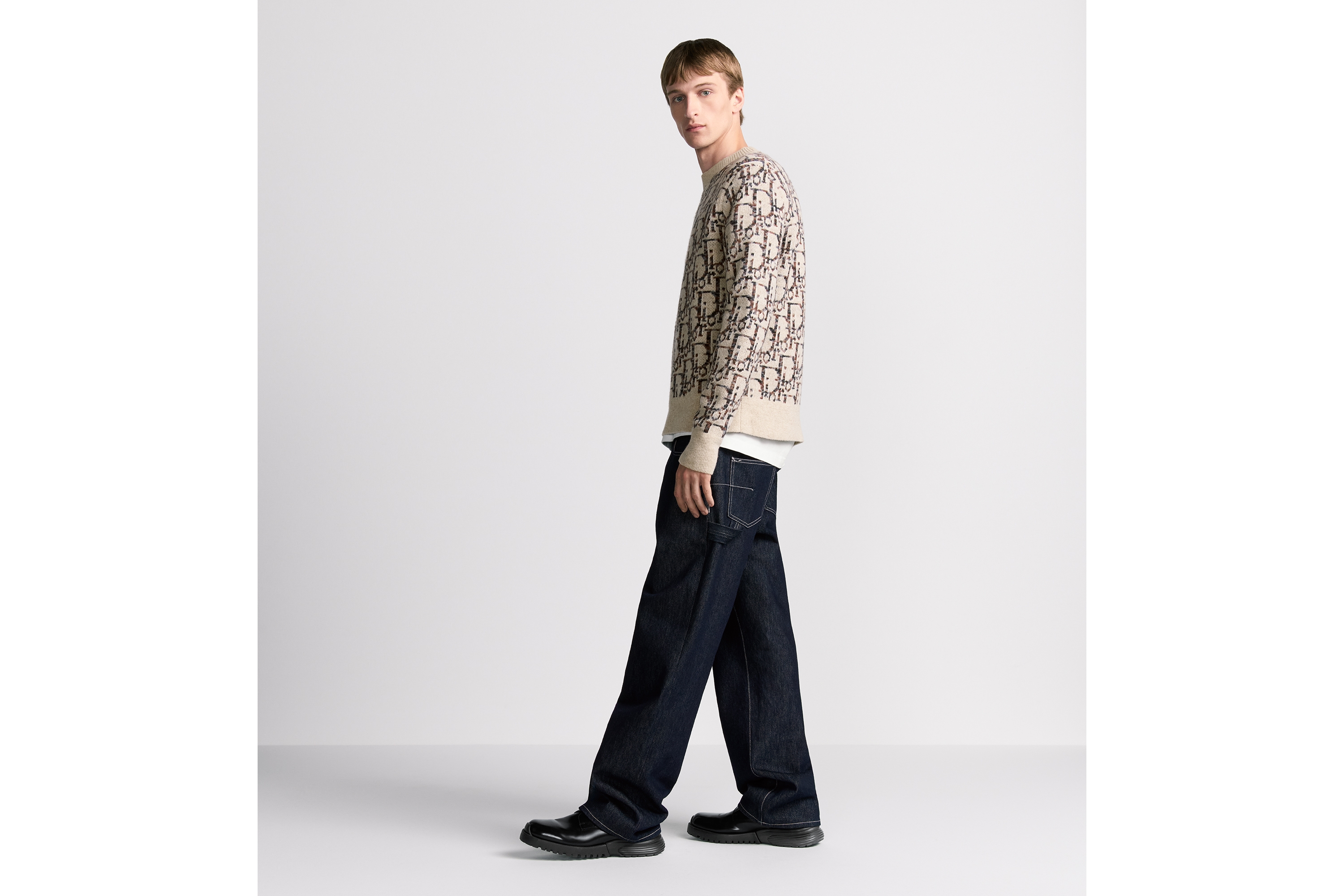 look_image_alt_prefix 针织衫 米色和棕色绵羊毛提花面料 Oblique 印花图案 E08