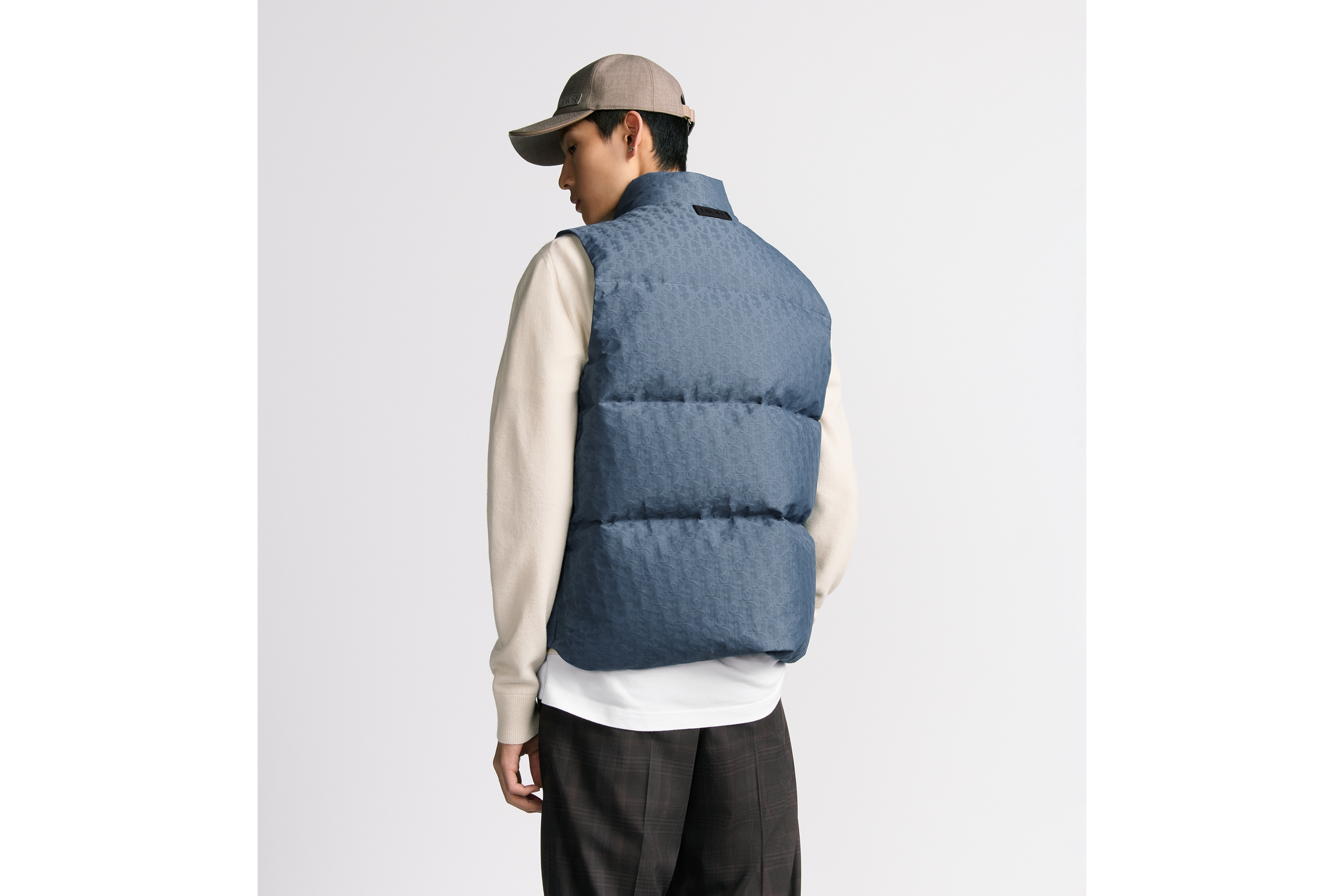 look_image_alt_prefix 轻盈背心 蓝色提花科技面料 Oblique 印花 E09