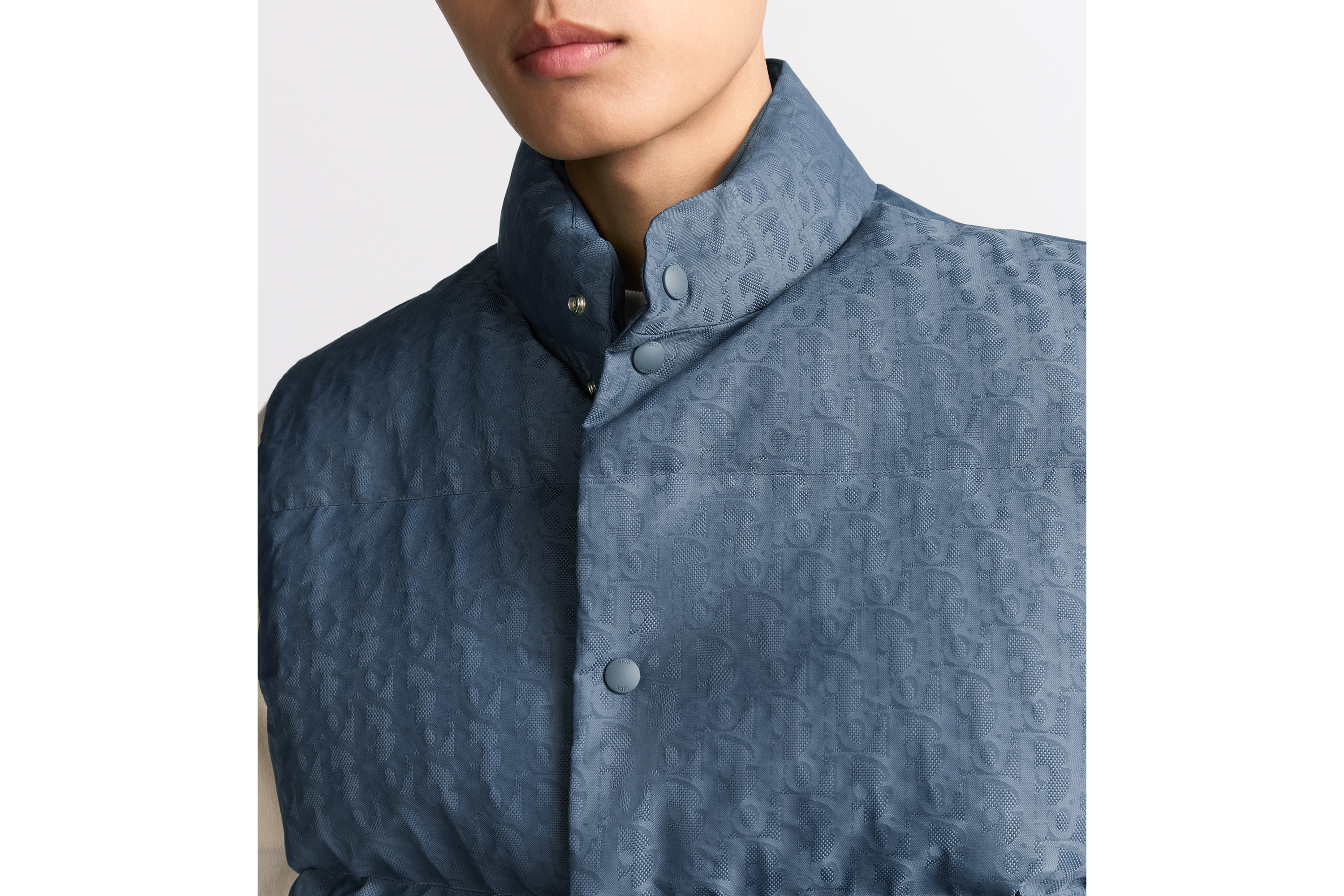 look_image_alt_prefix 轻盈背心 蓝色提花科技面料 Oblique 印花 E10