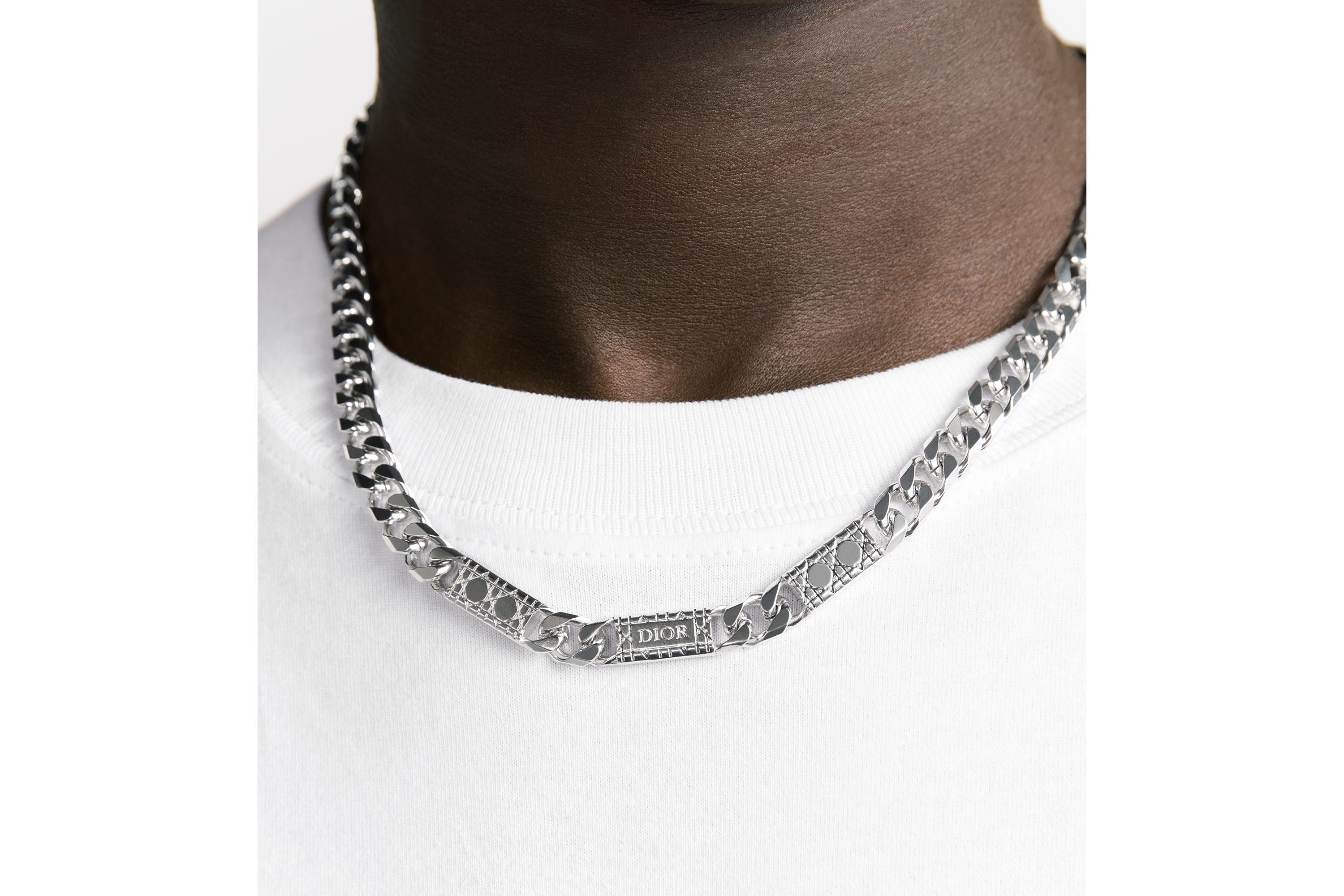 look_image_alt_prefix 链环项链 银质藤格纹图案 E40