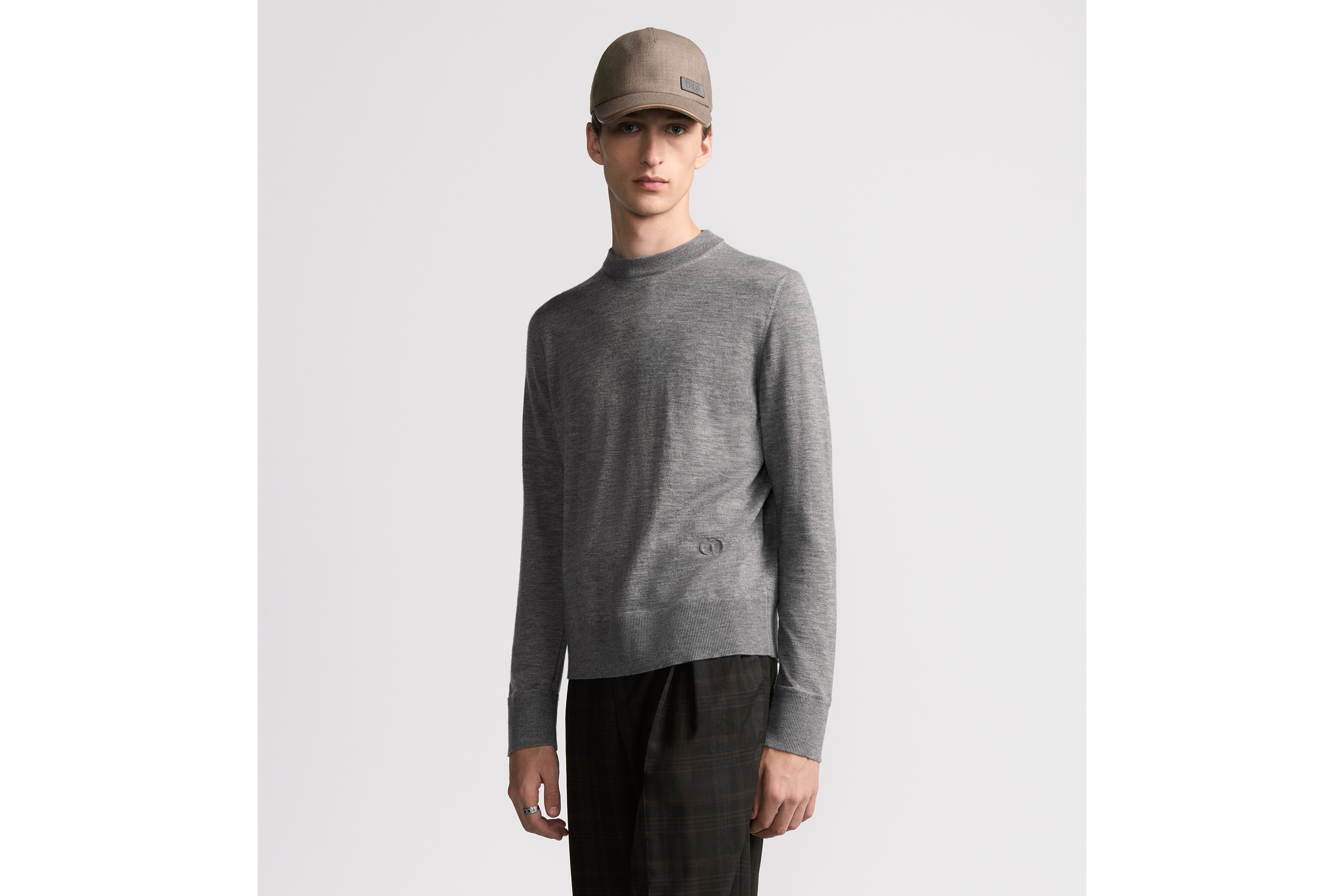 look_image_alt_prefix 圆领毛衫 灰色山羊绒平纹针织面料 CD Icon 刺绣 E07