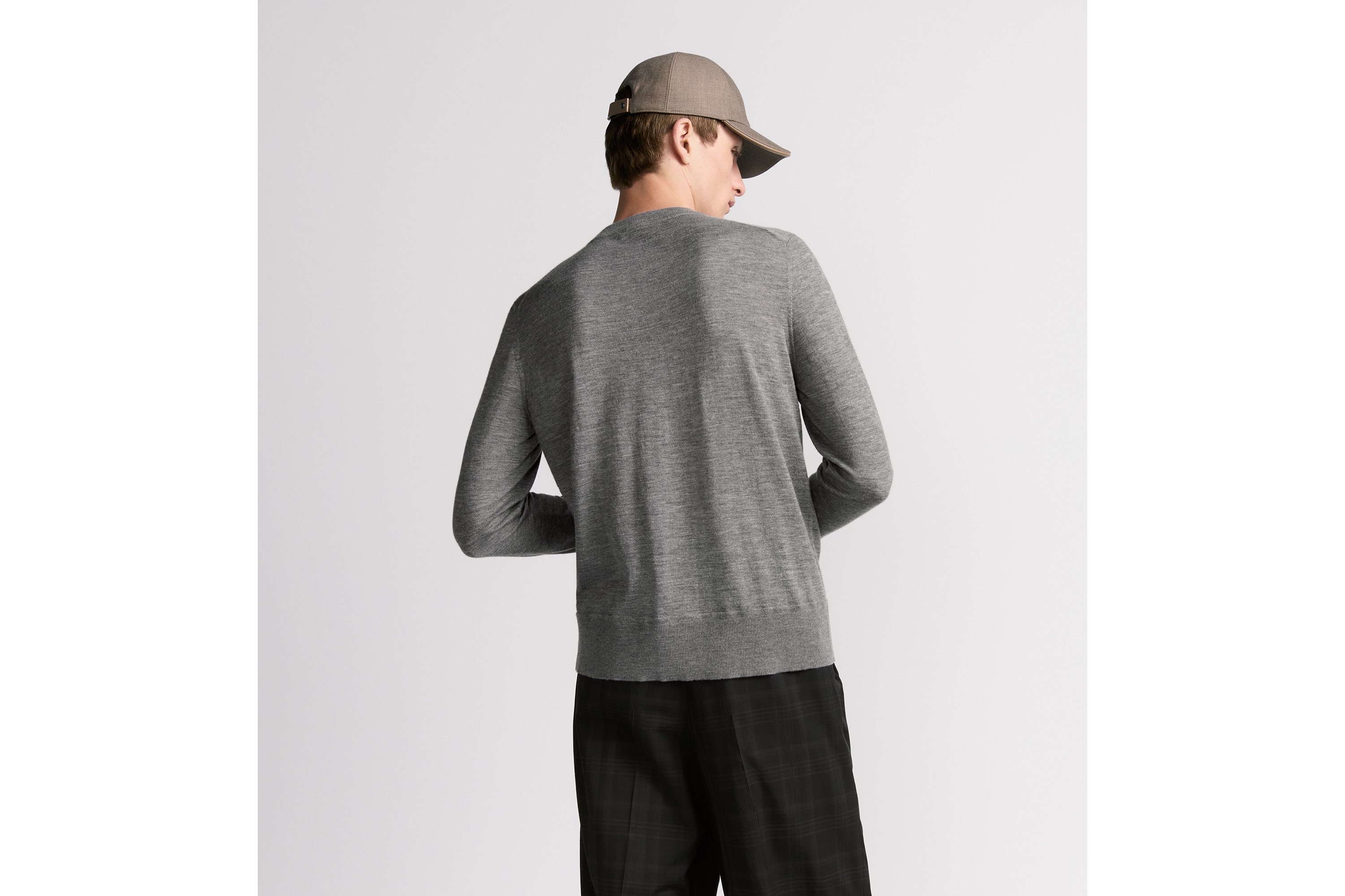 look_image_alt_prefix 圆领毛衫 灰色山羊绒平纹针织面料 CD Icon 刺绣 E09