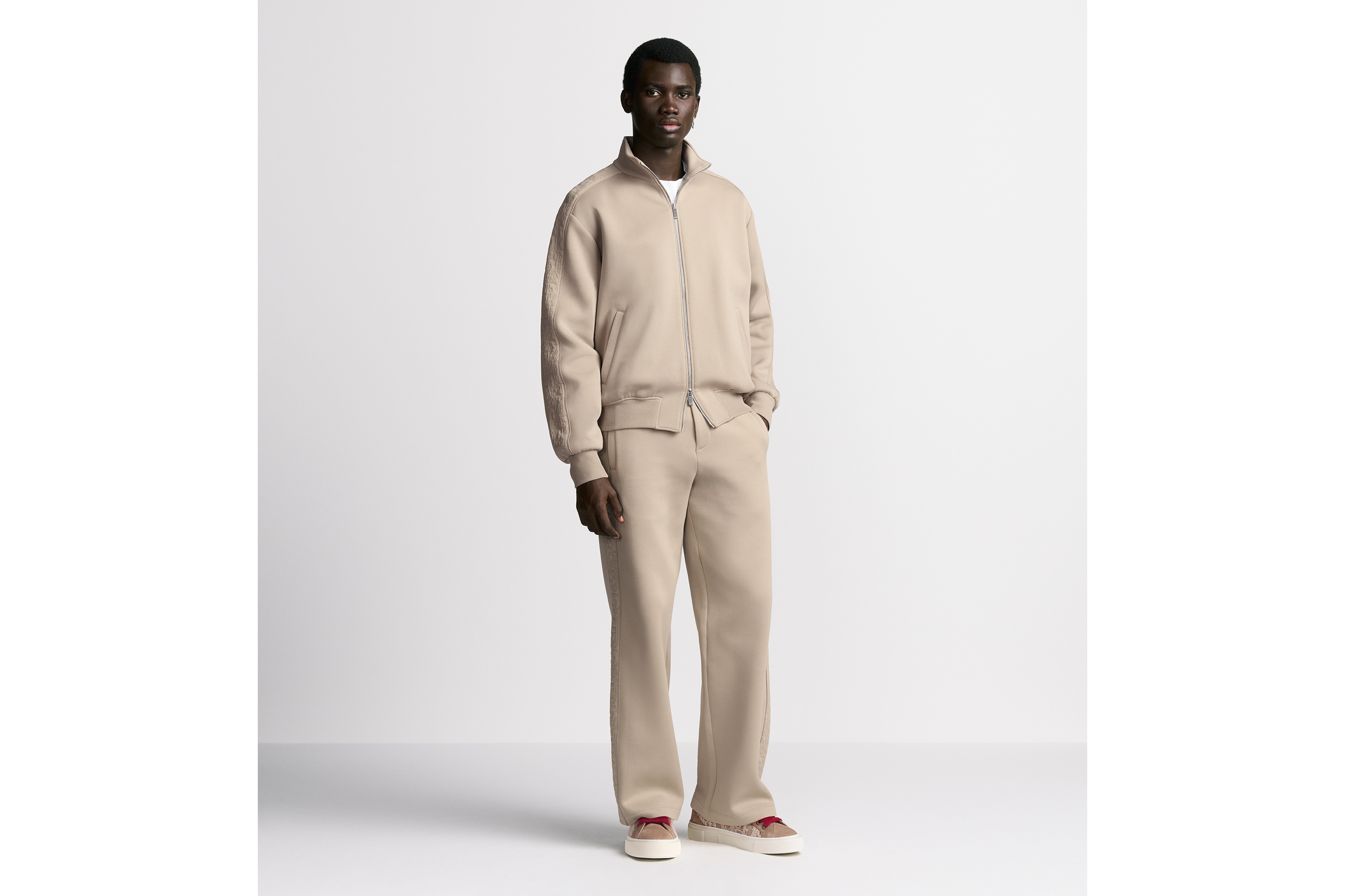 look_image_alt_prefix 运动长裤 米色棉质混纺平纹针织面料 Oblique 印花 E08