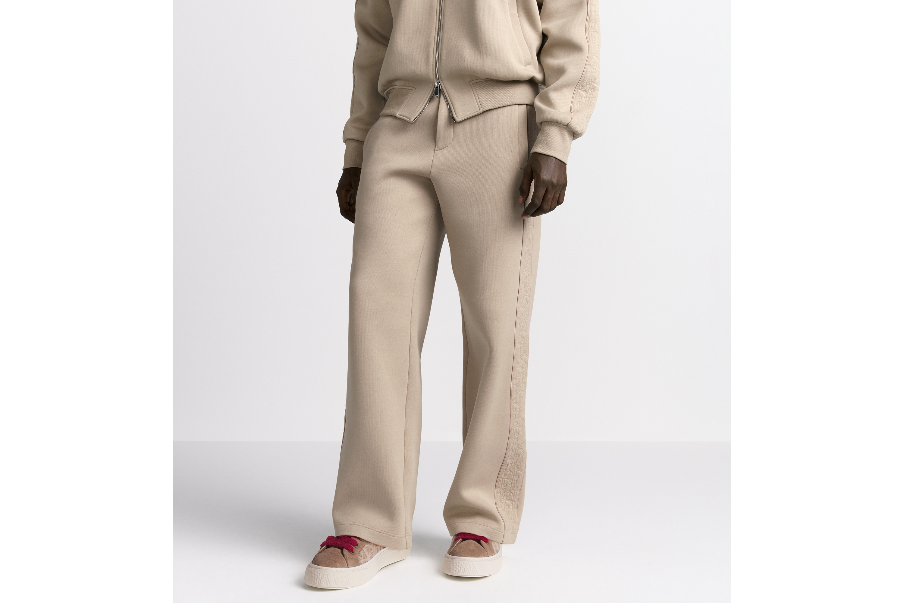 look_image_alt_prefix 运动长裤 米色棉质混纺平纹针织面料 Oblique 印花 E13