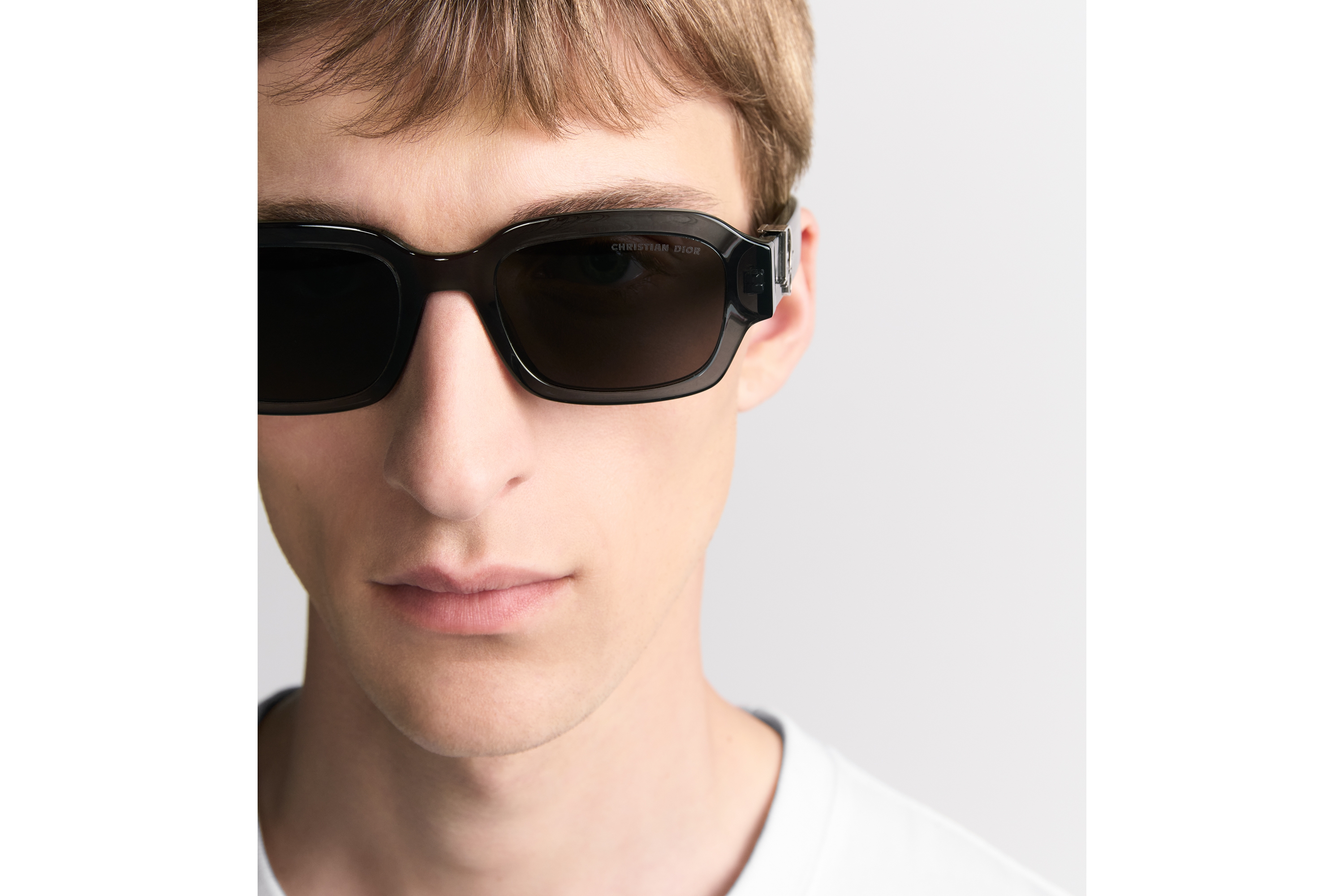 look_image_alt_prefix Dior Oblique S2I 太阳眼镜 黑色半透明方形镜框 E29